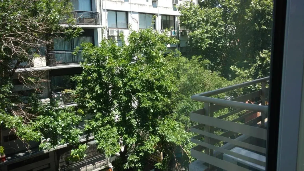 Property building in Palermo Bridge Property building in Palermo Bridge