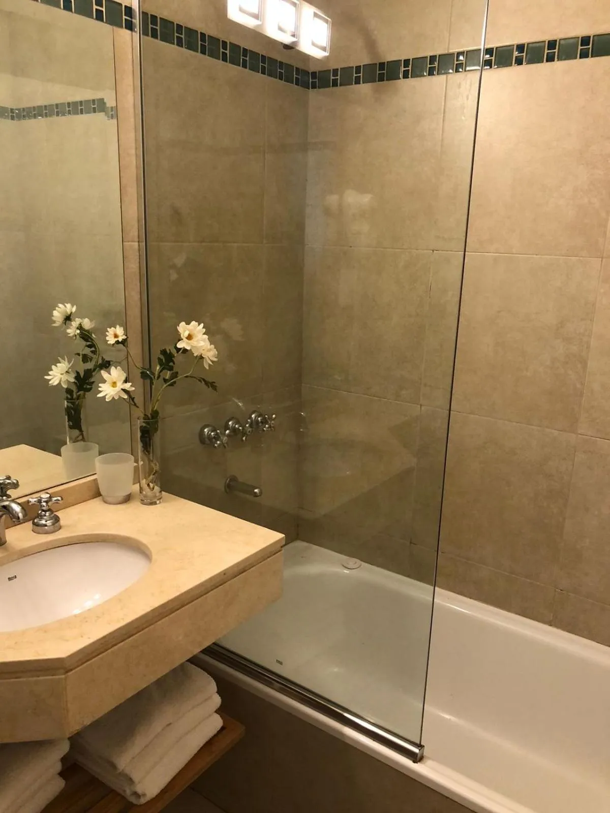 Shower in Palermo Bridge