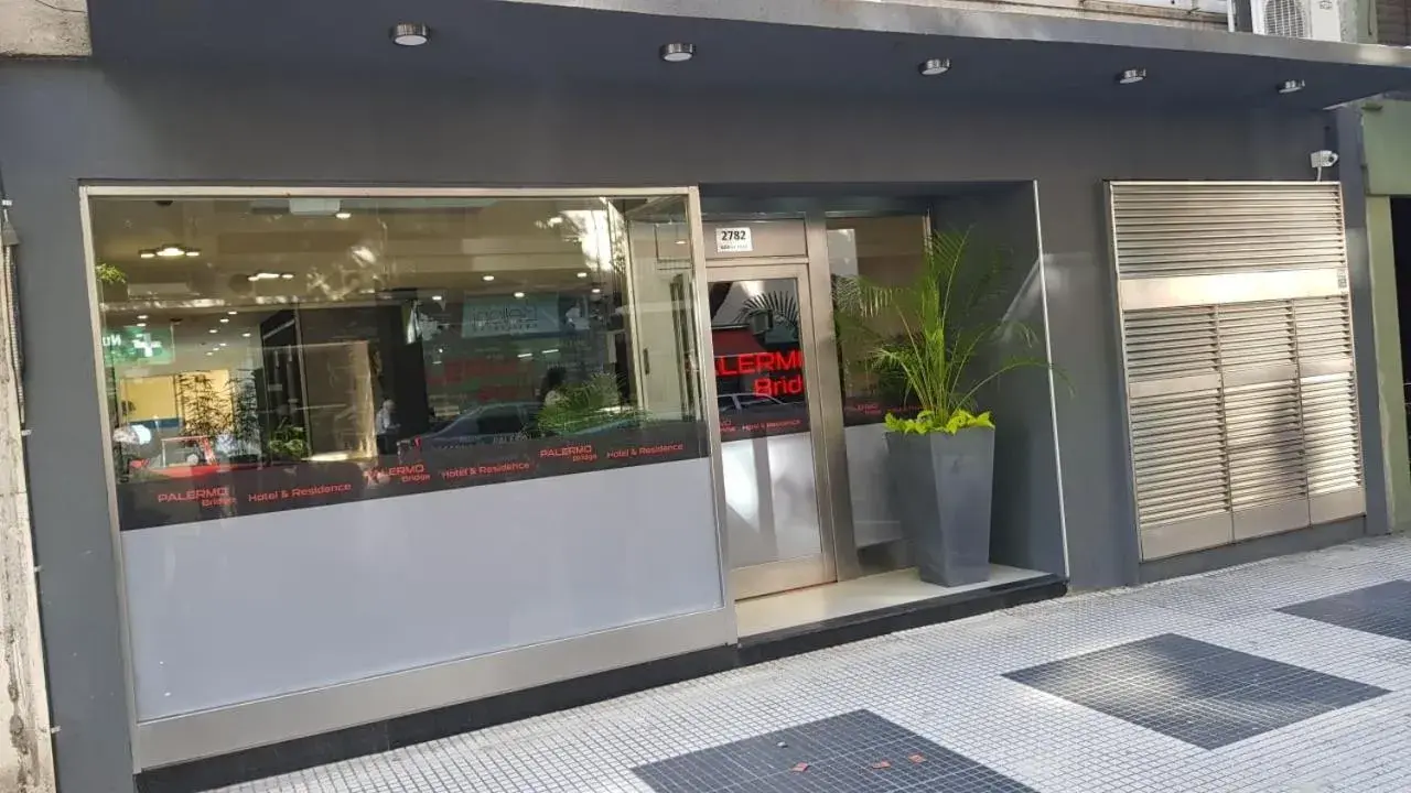 Facade/entrance in Palermo Bridge Facade/entrance in Palermo Bridge