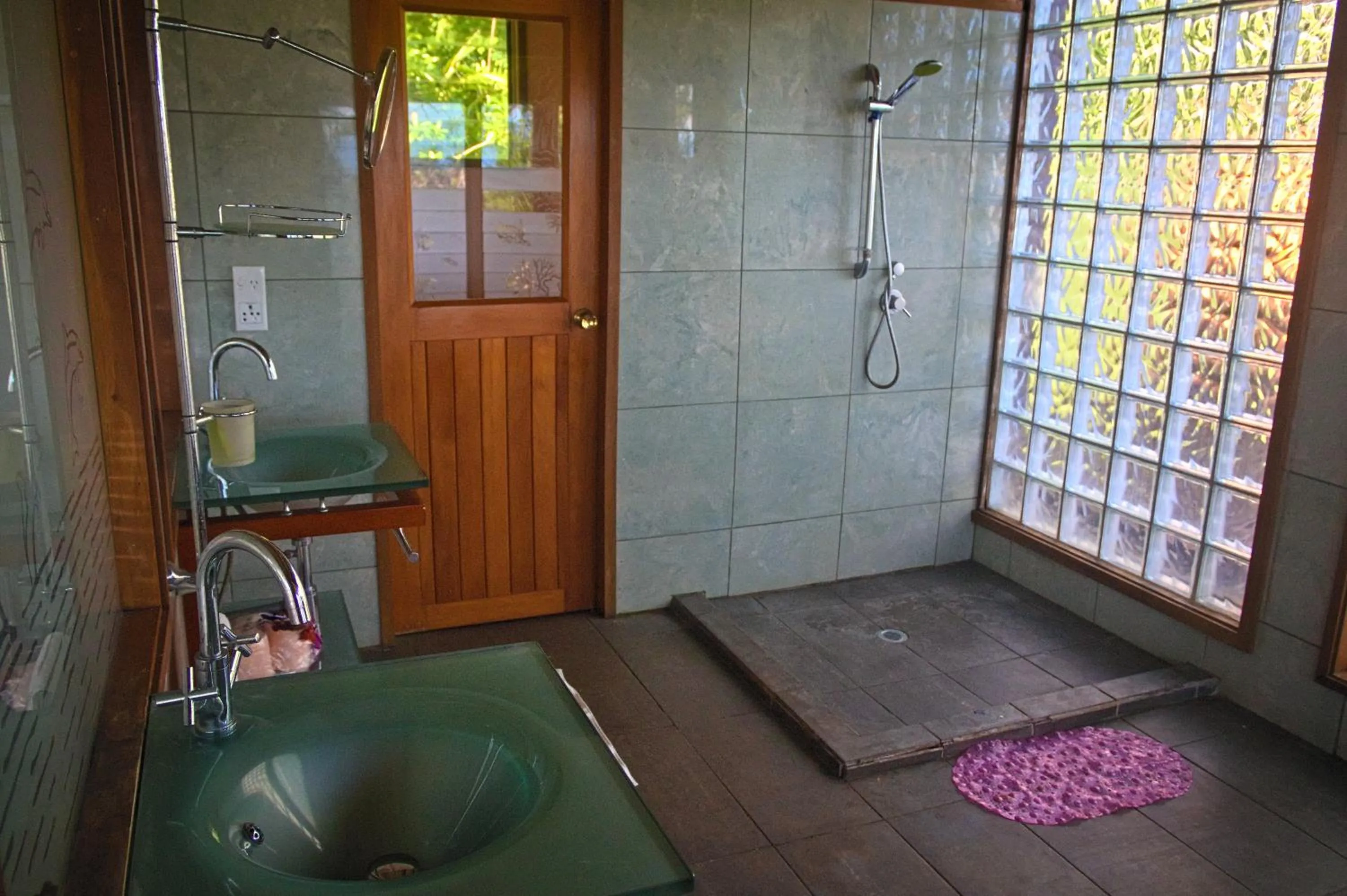 Shower in Maravu Taveuni Lodge
