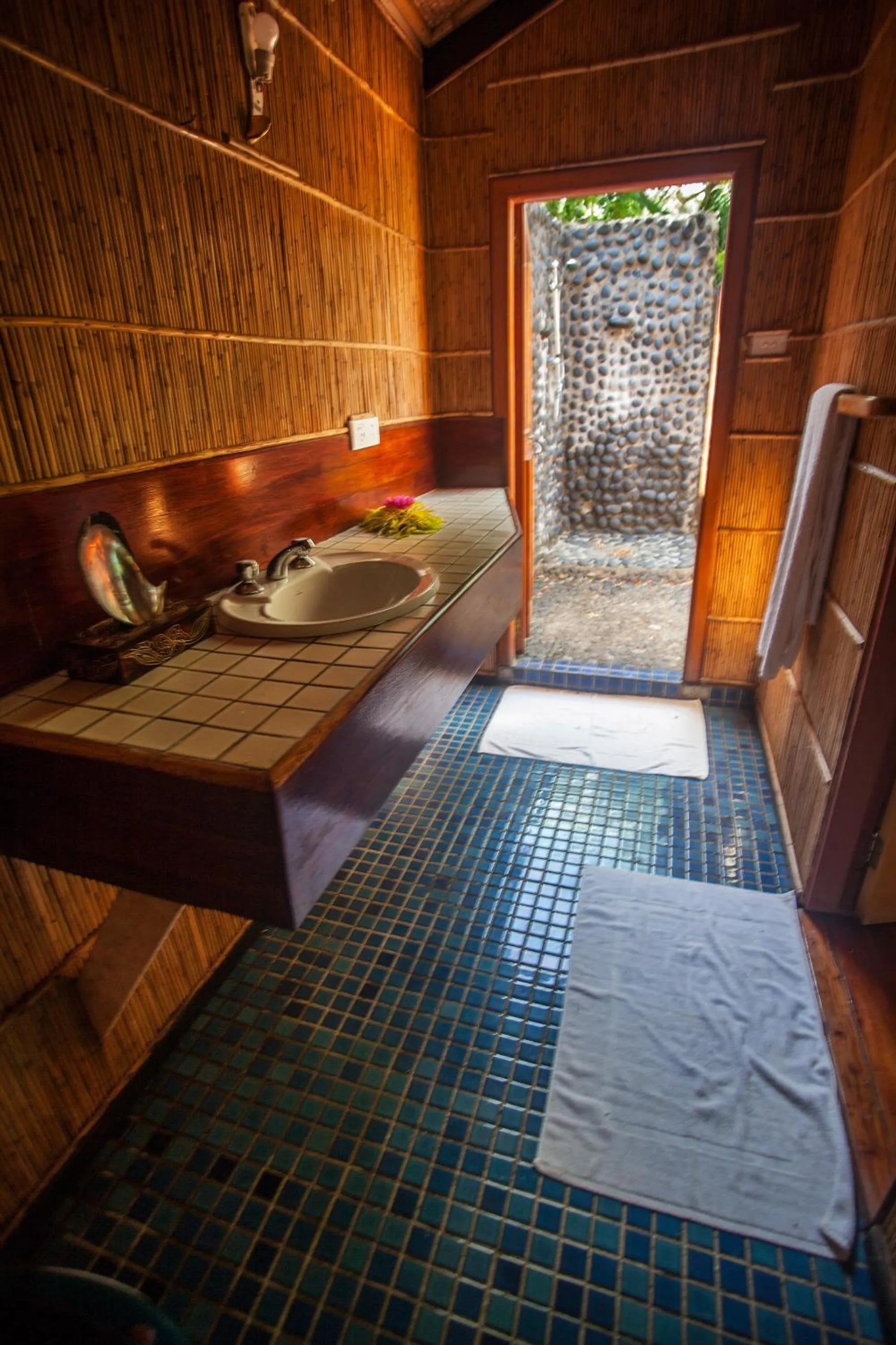 Bathroom, Bed in Maravu Taveuni Lodge