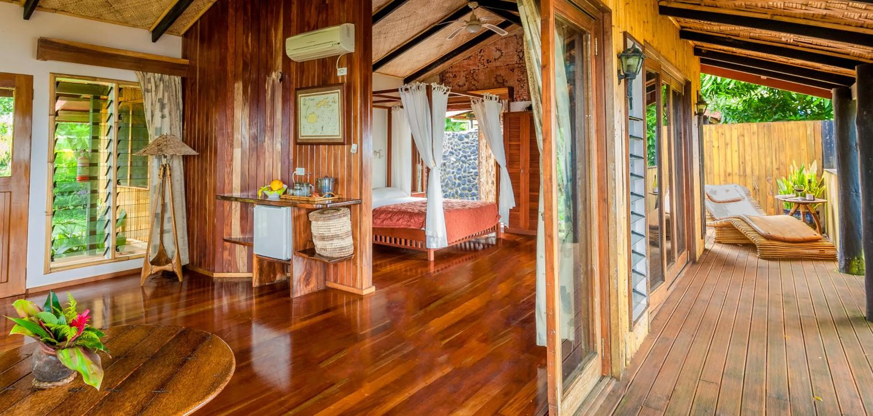 Balcony/Terrace, Bed in Maravu Taveuni Lodge