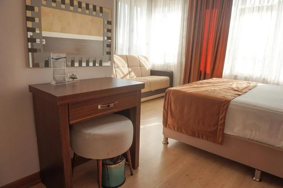 Photo of the whole room, Bed in River Hotel