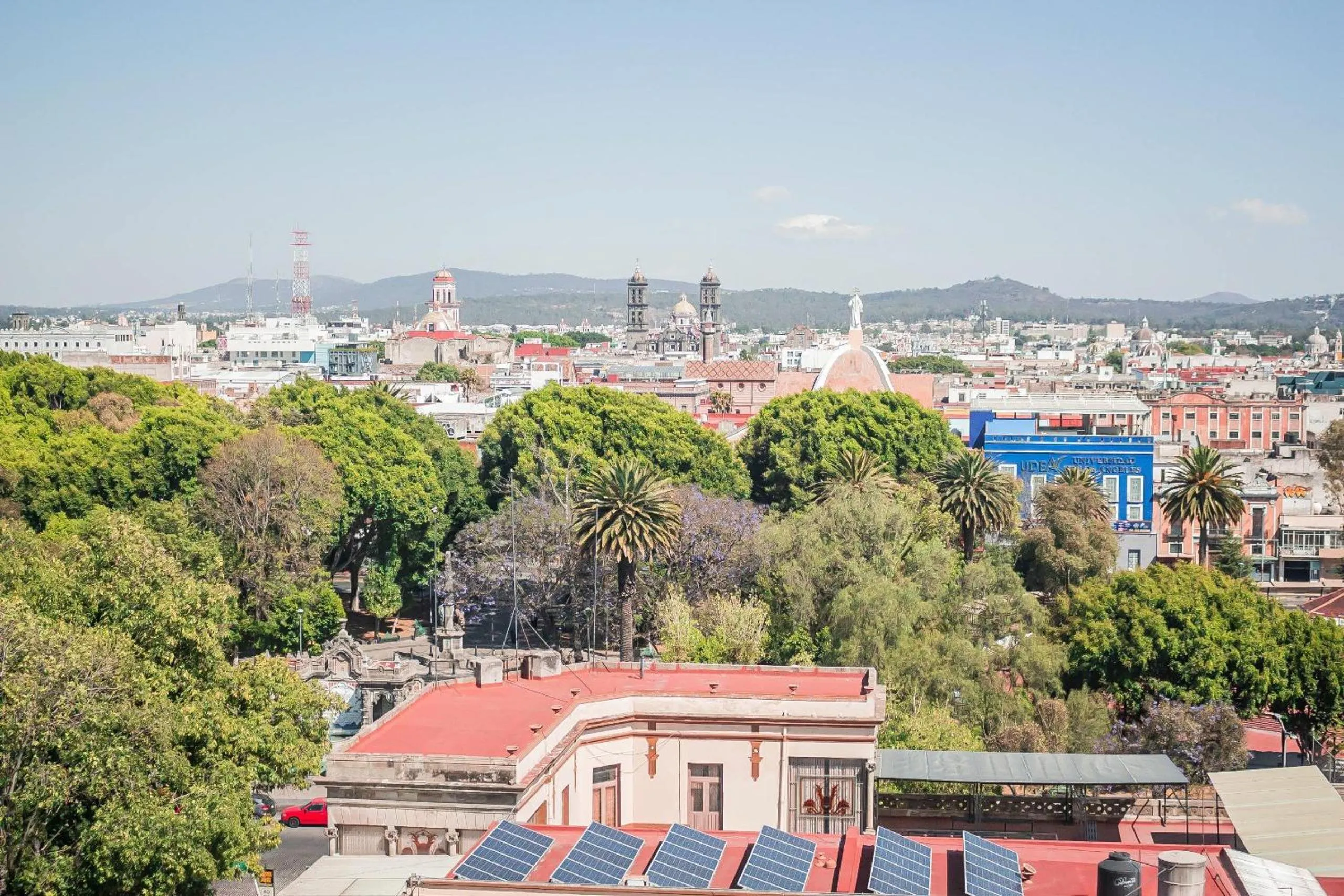 Property building in Comfort Inn Puebla Centro Hist rico