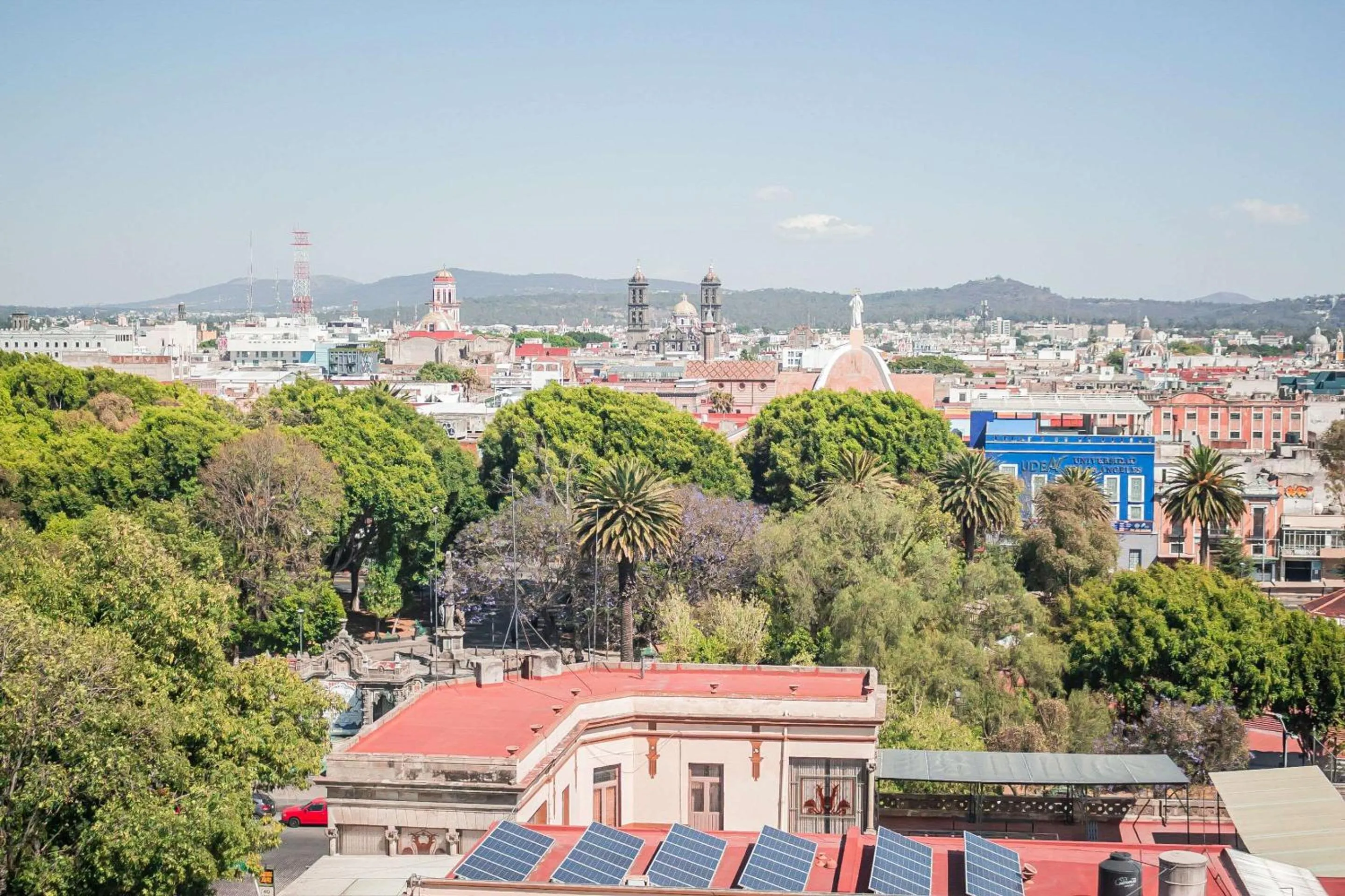 Property building in Comfort Inn Puebla Centro Hist rico