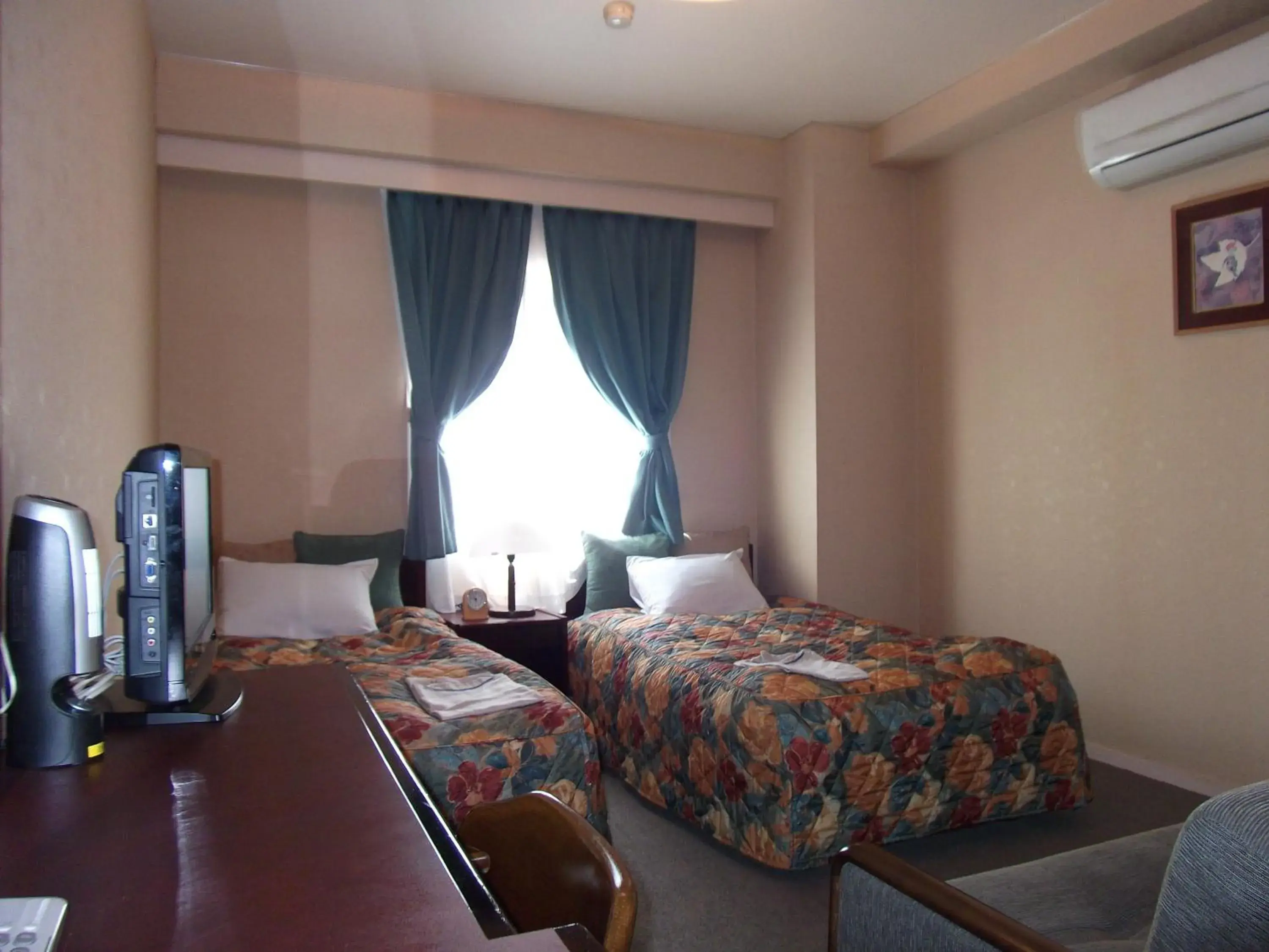 Photo of the whole room, Bed in Asahi City Inn Hotel