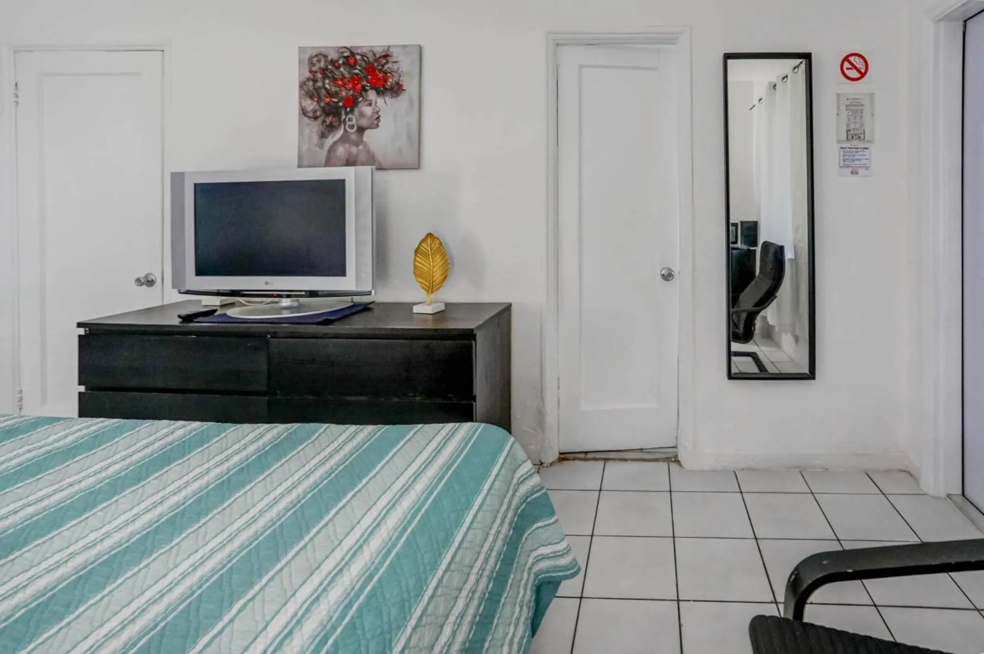 Bed in Richard's Motel