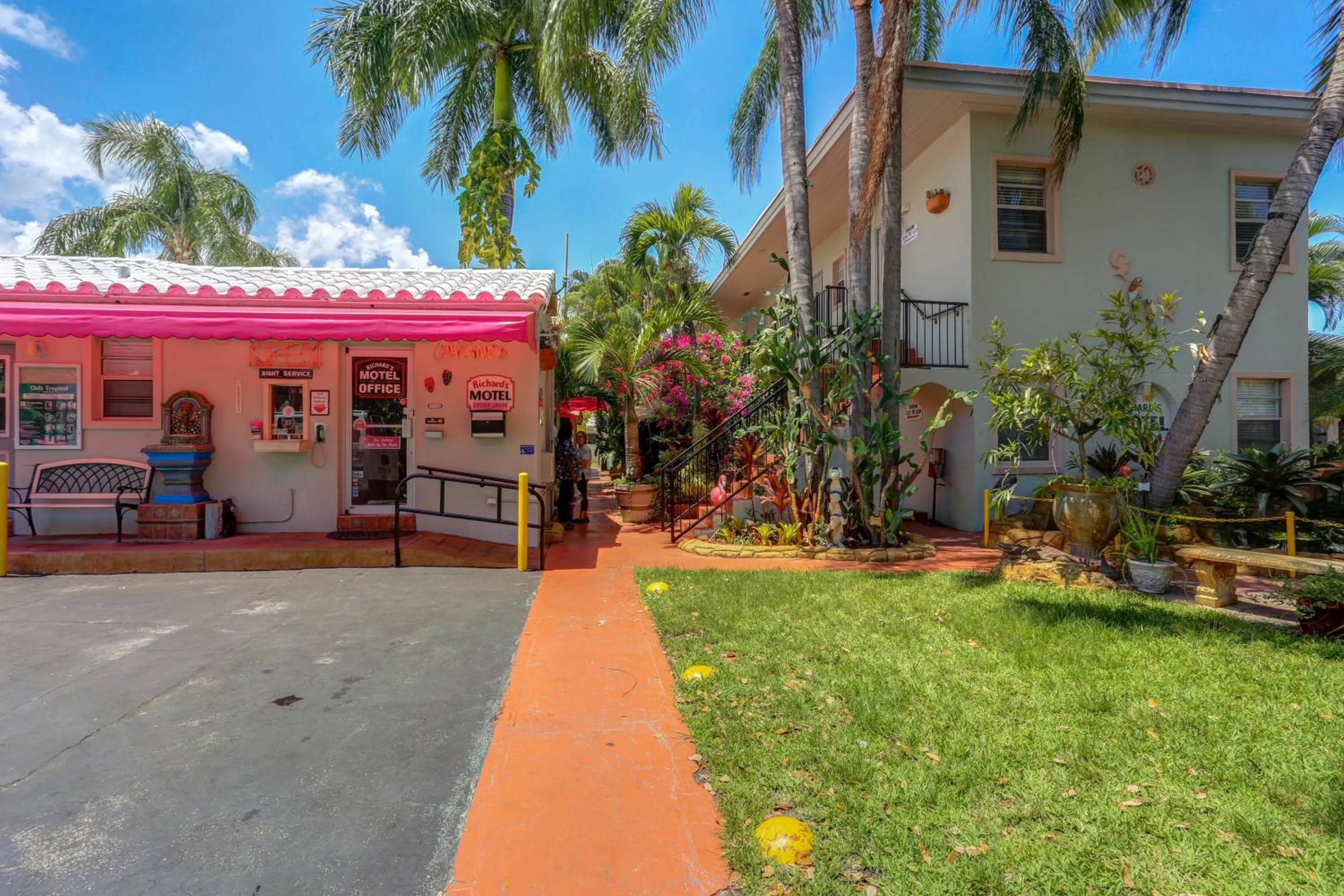Property building in Richard's Motel