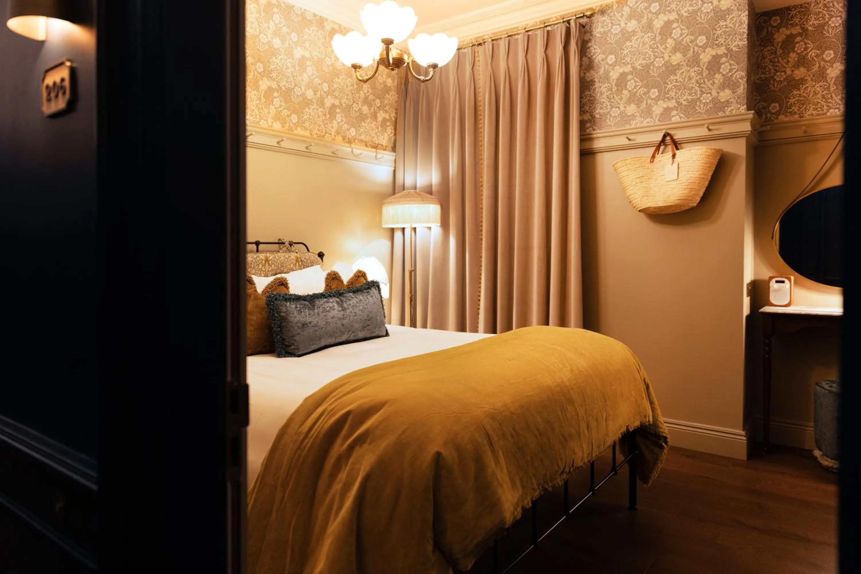 Bed in Haddington House Hotel