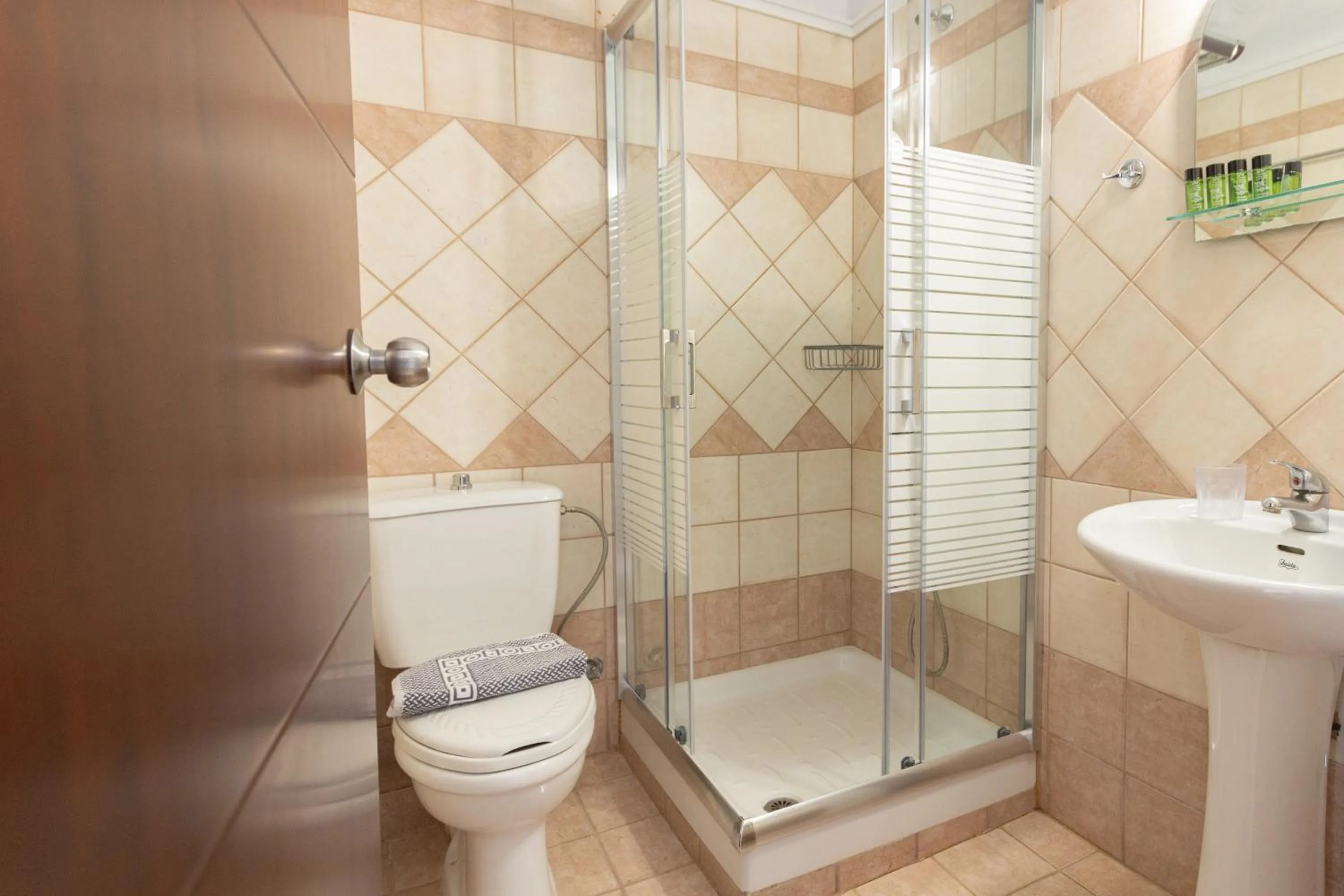 Shower in Melis Studios