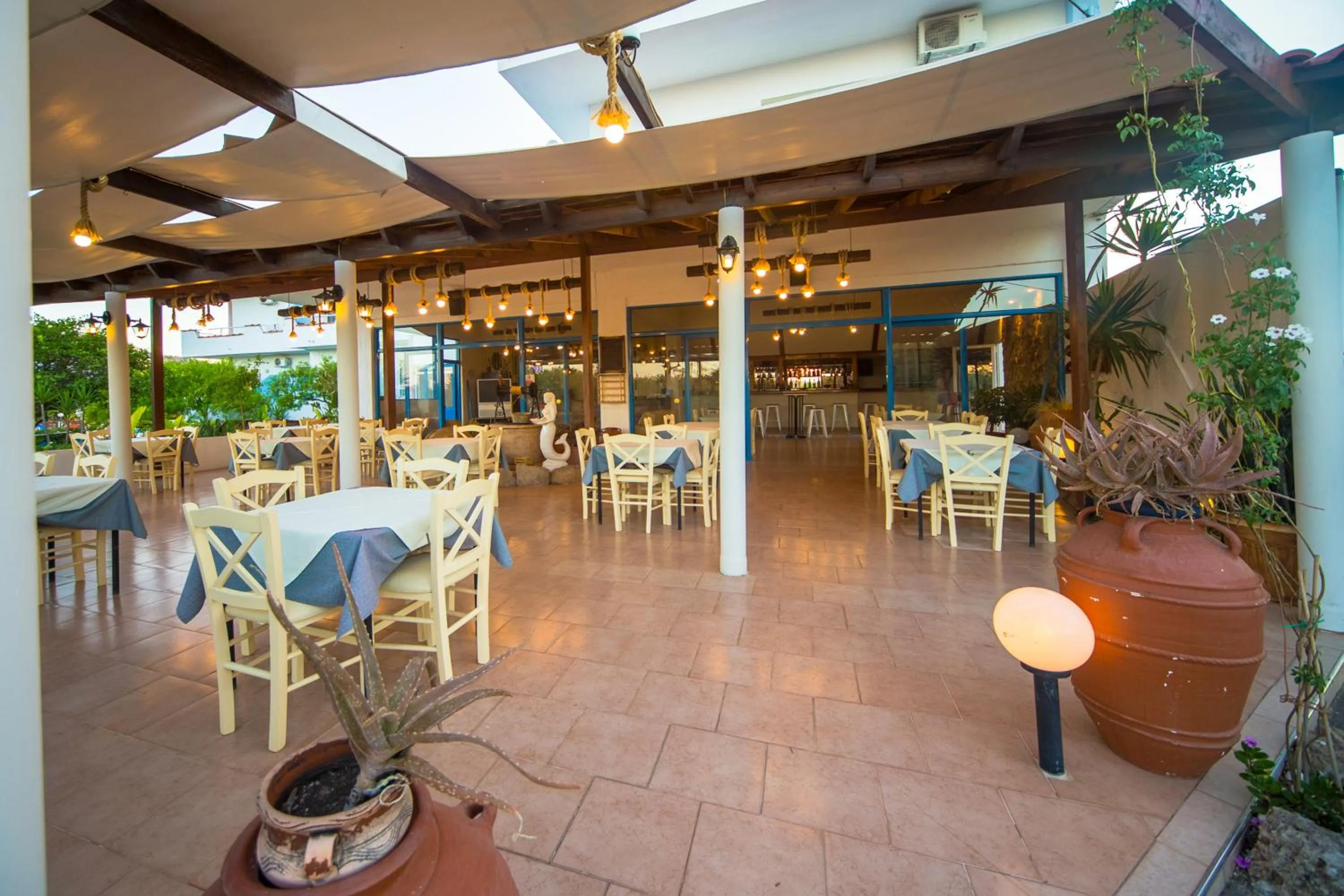 Restaurant/places to eat in Sea Harmony