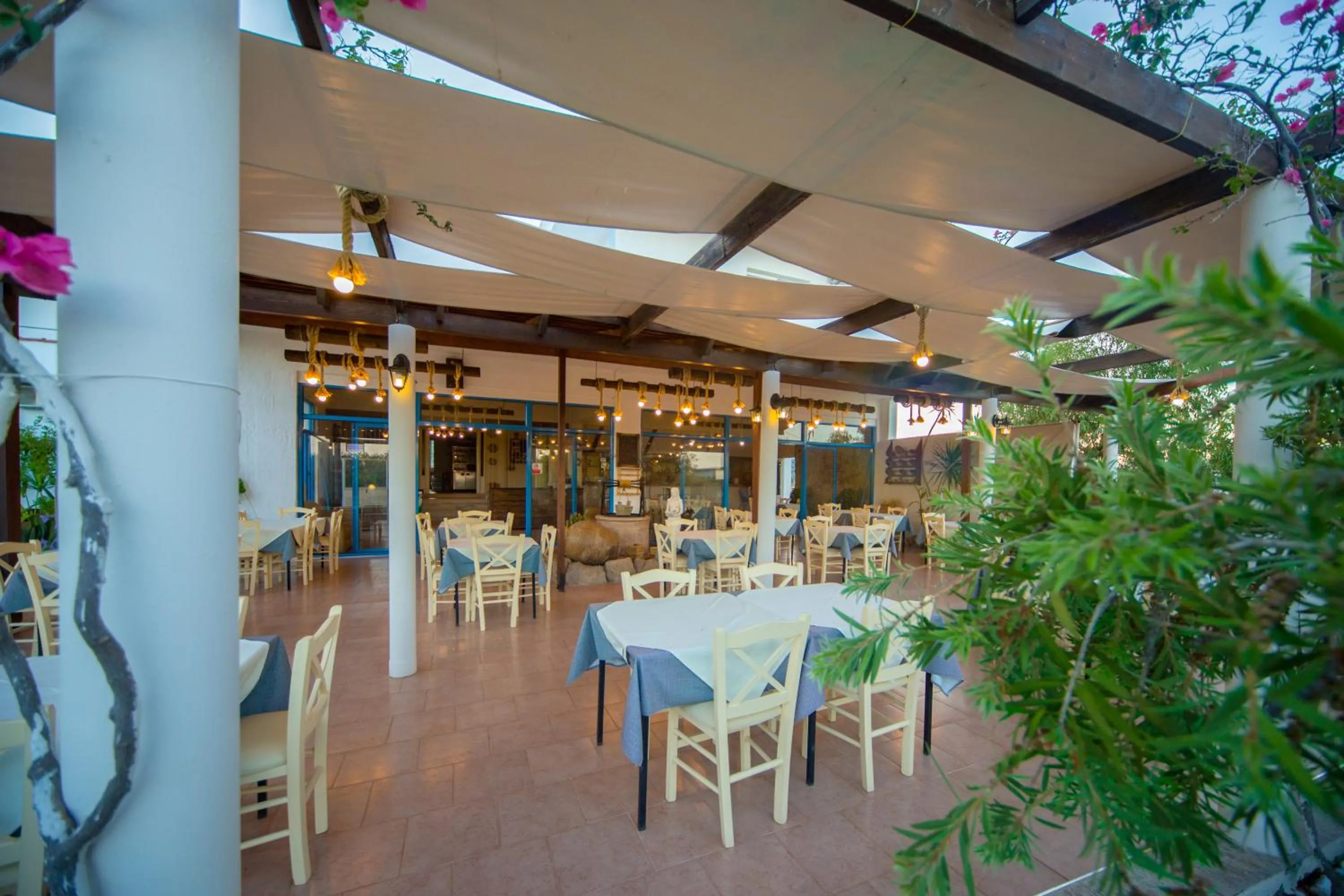 Restaurant/places to eat in Sea Harmony