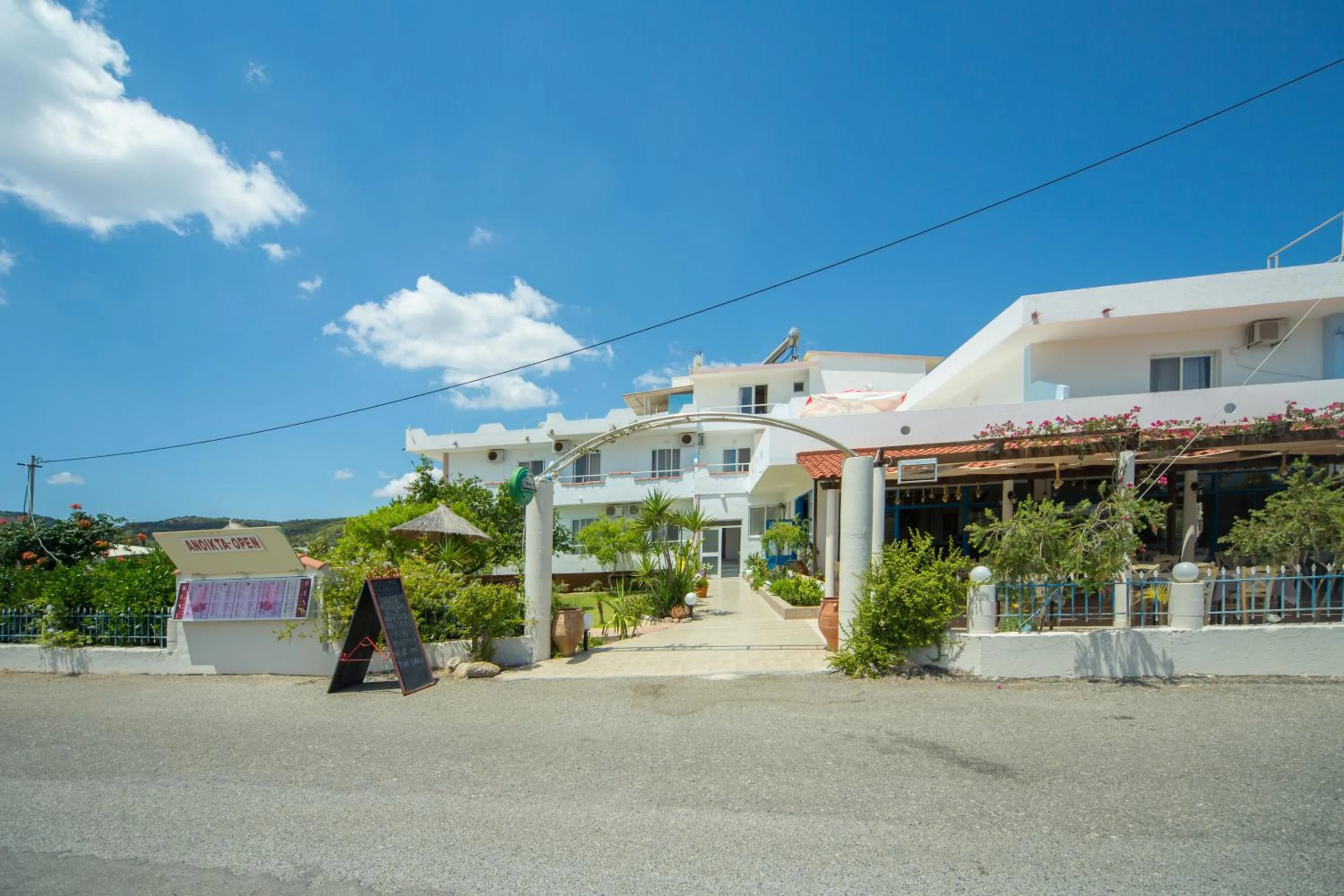 Facade/entrance in Sea Harmony