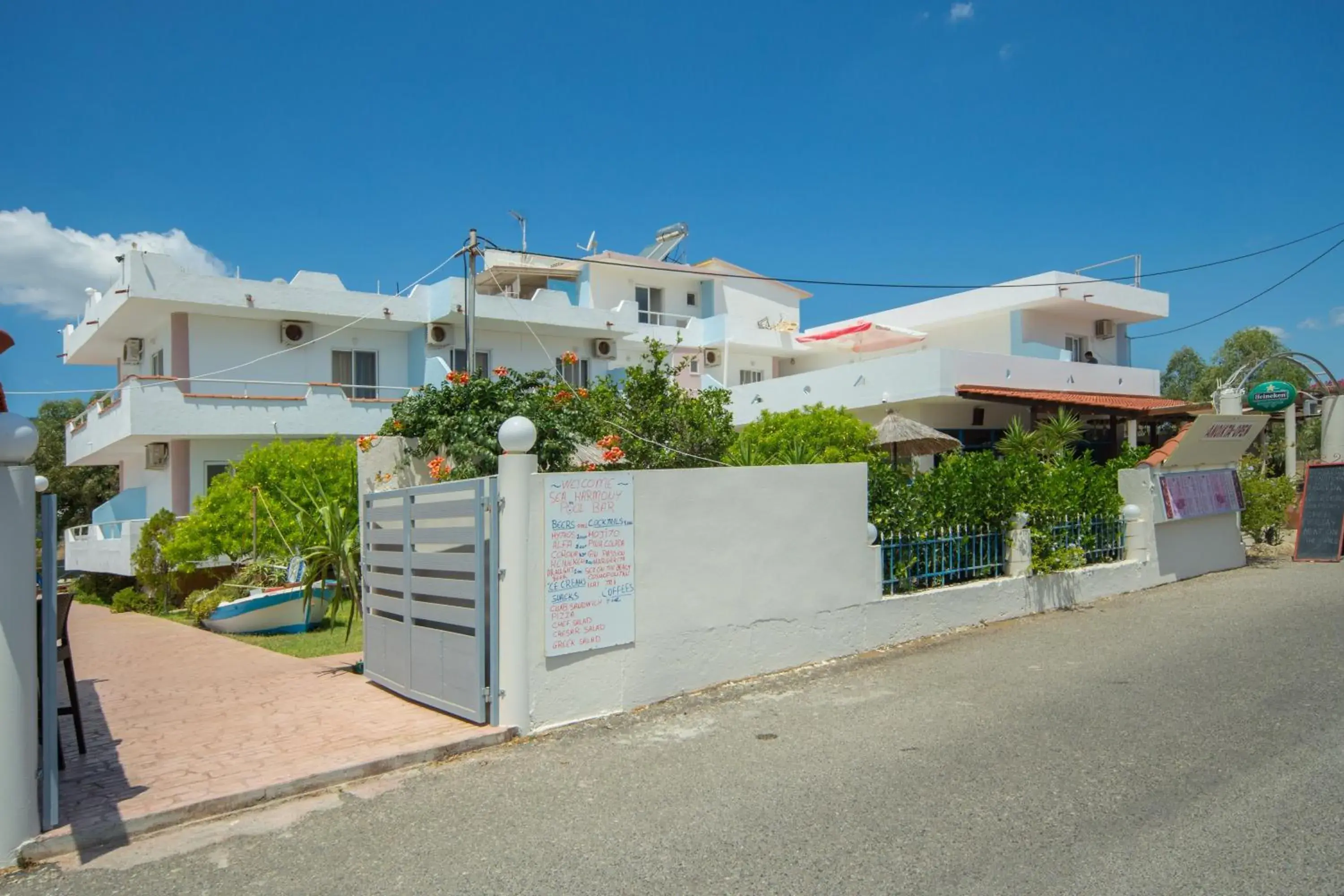 Facade/entrance in Sea Harmony Facade/entrance in Sea Harmony
