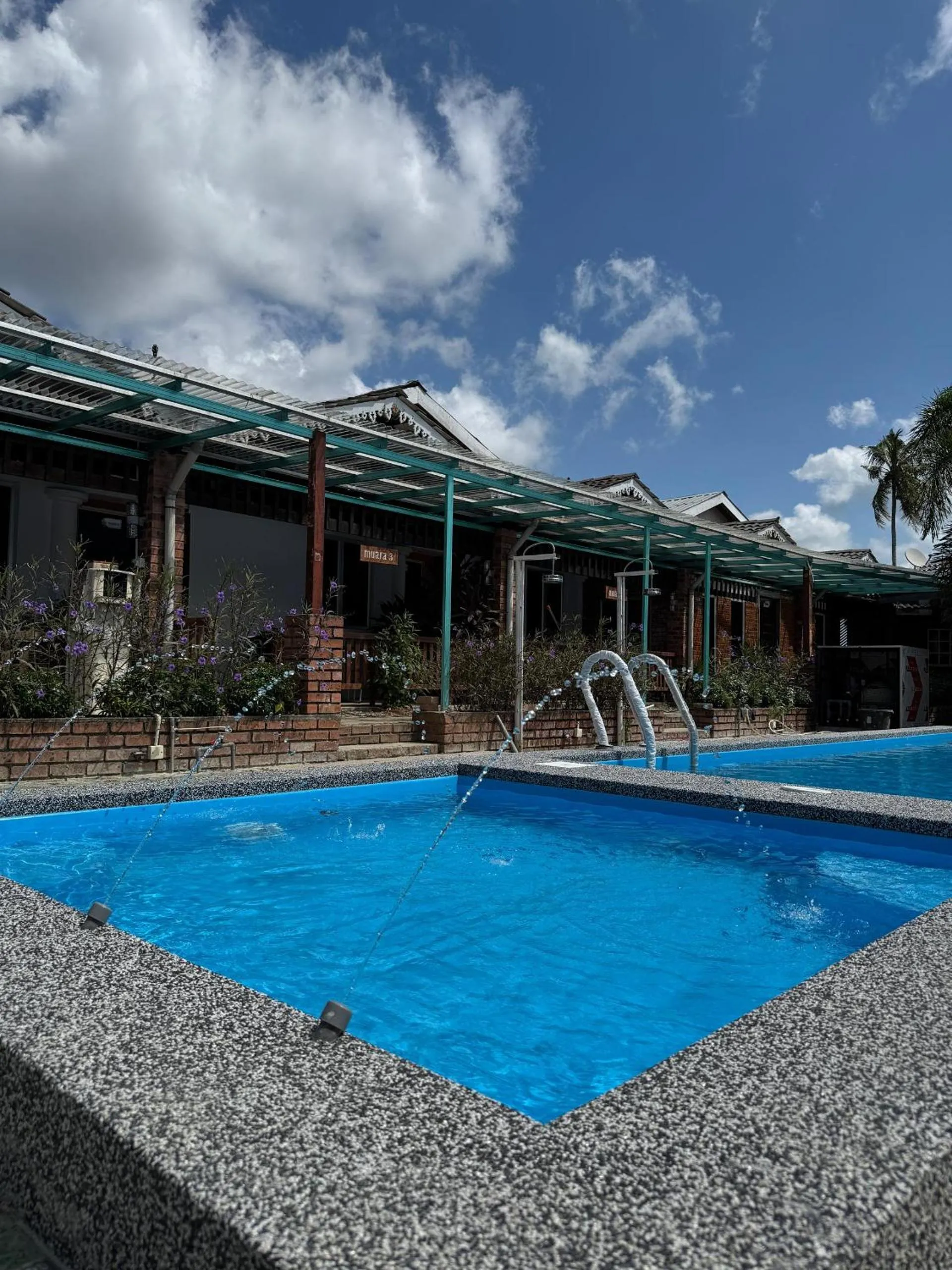 Swimming pool in Pondok Muara Chalet