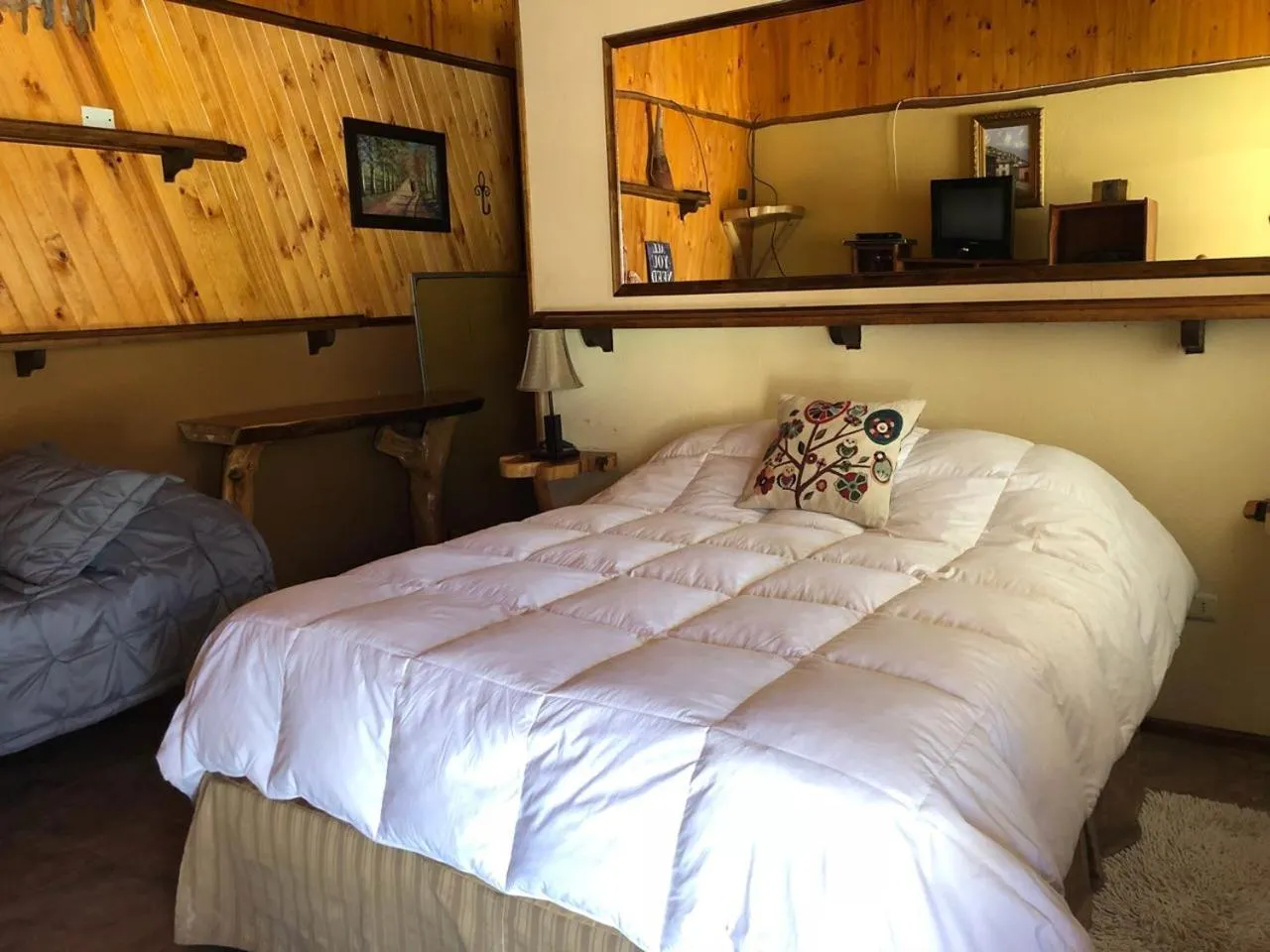 Photo of the whole room, Bed in Alto Ciprés