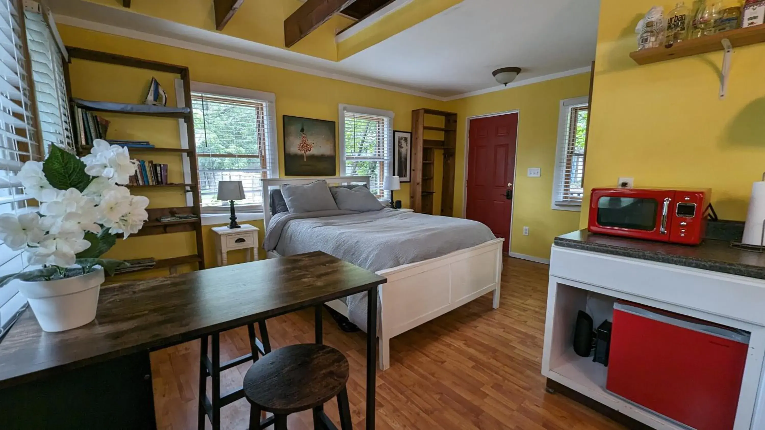 Cottage in Bon Paul & Sharky's Hostel Cottage in Bon Paul & Sharky's Hostel