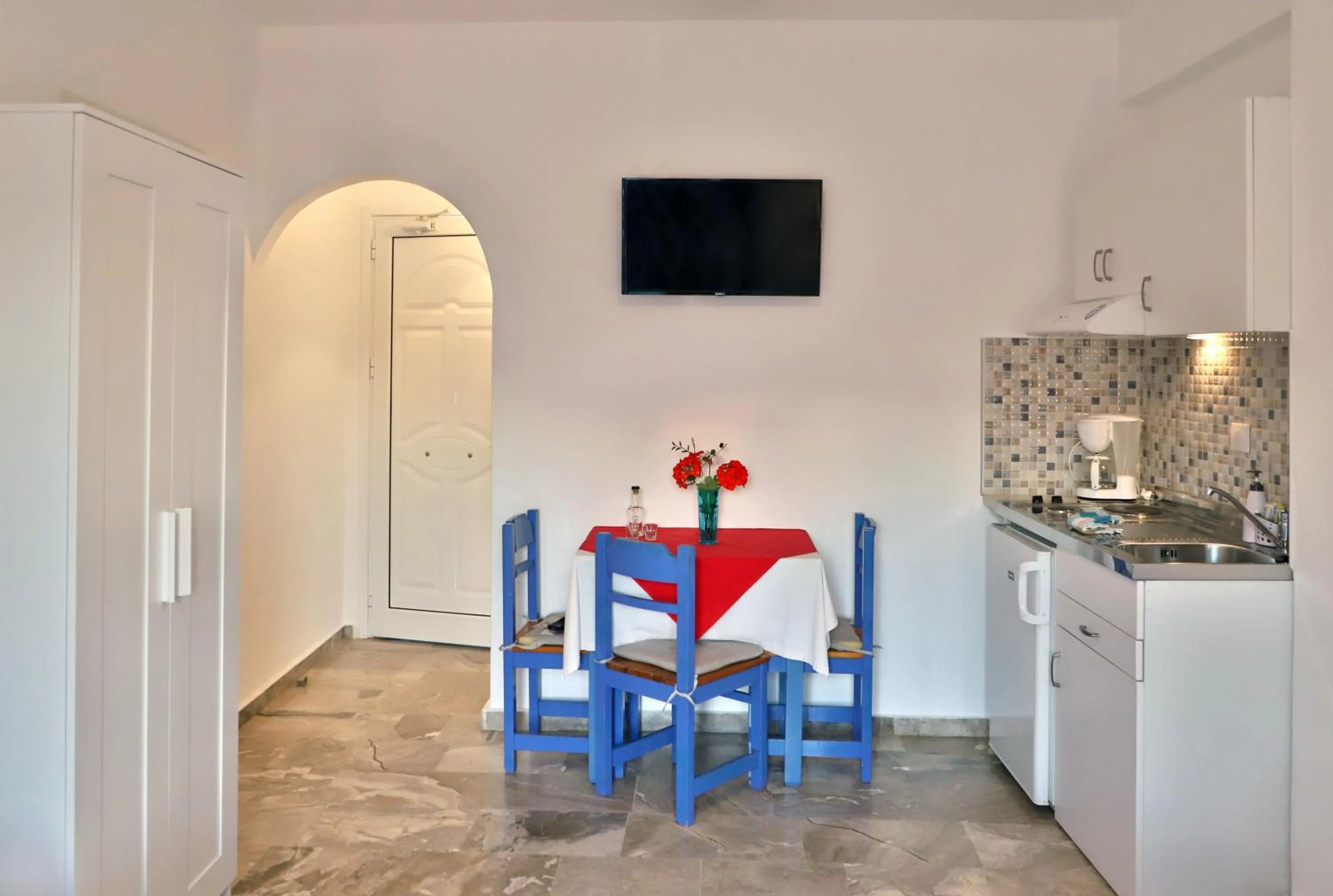 Helios Studios & Apartments