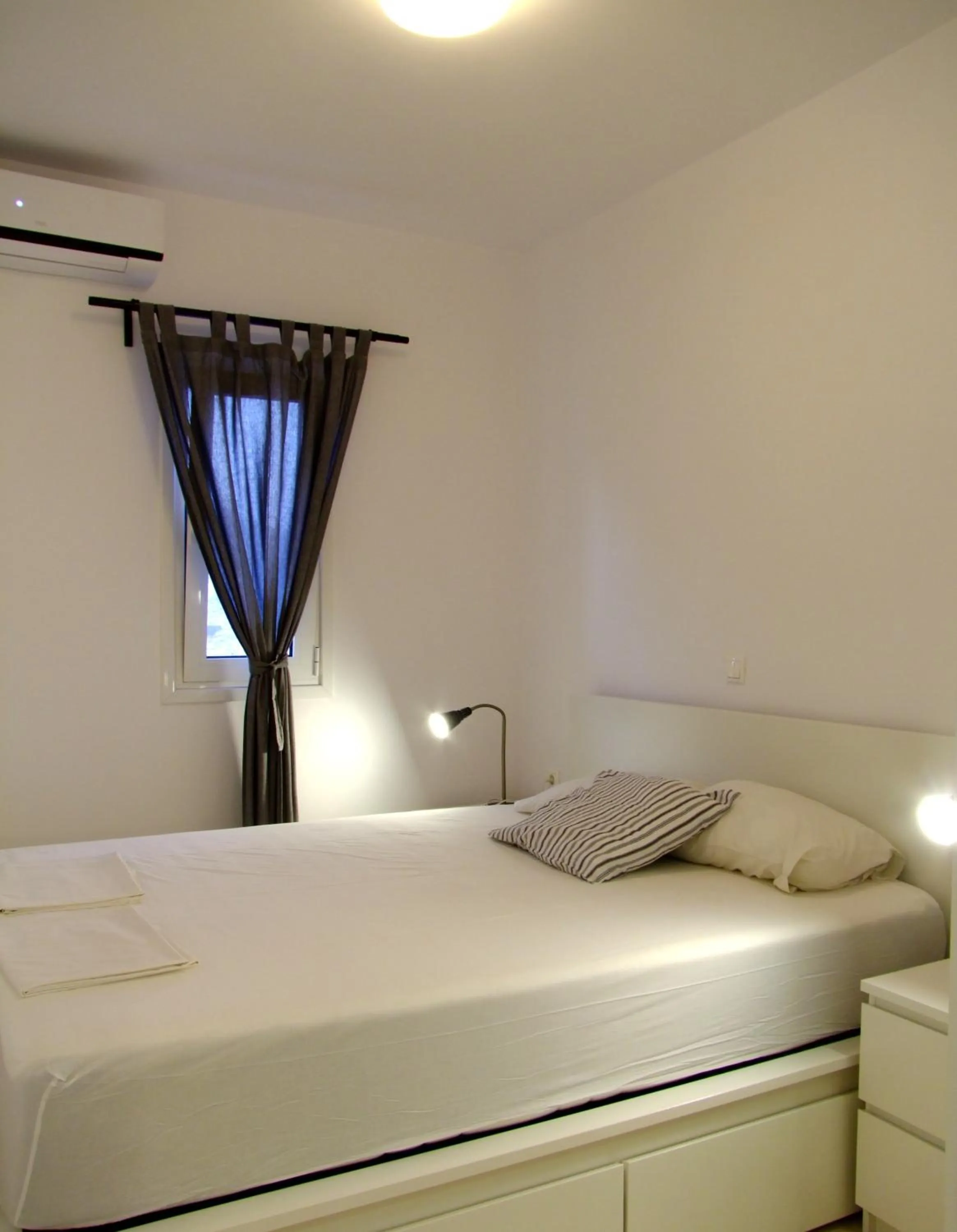 Bed in Helios Studios & Apartments