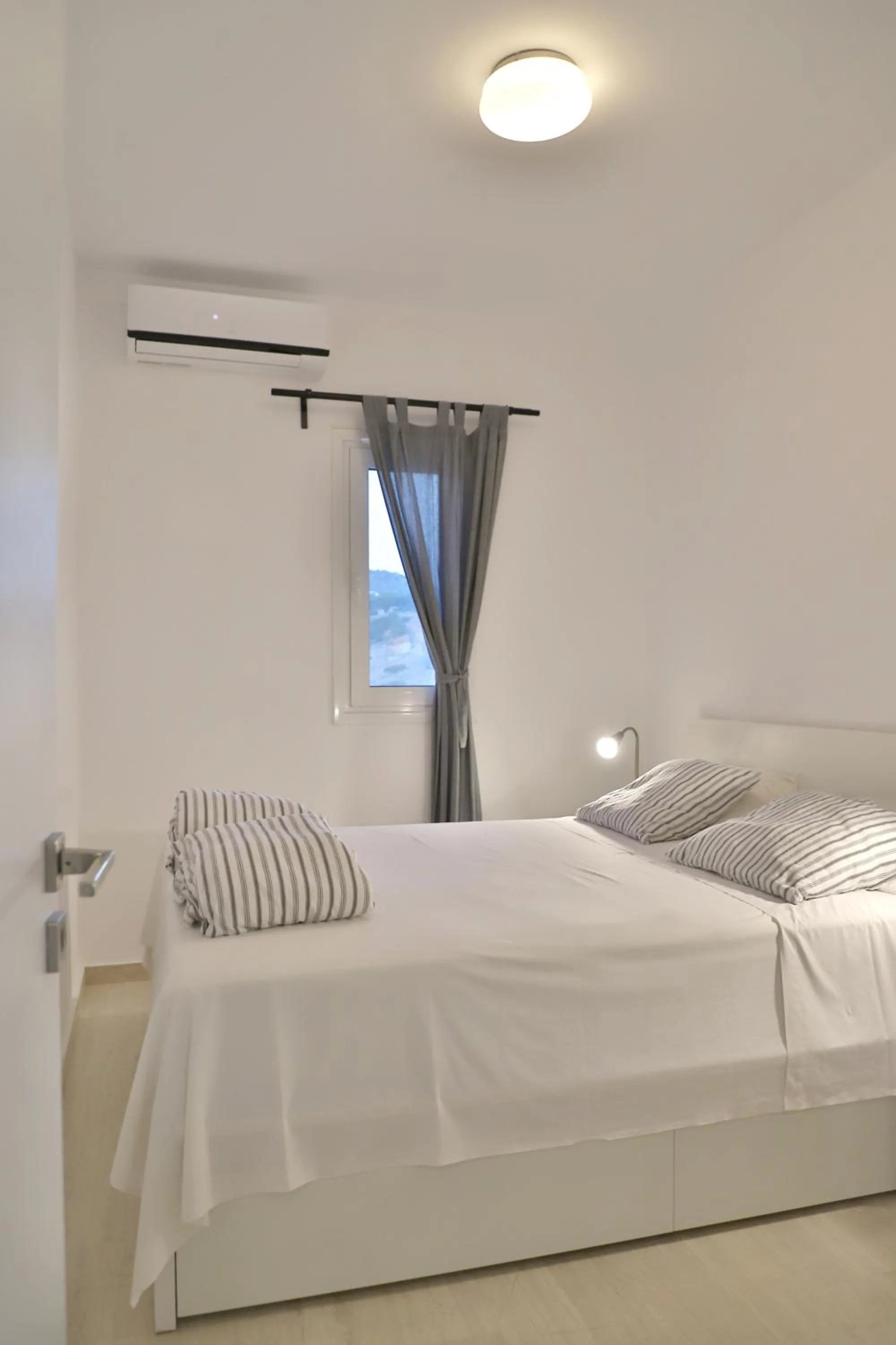 Bed in Helios Studios & Apartments