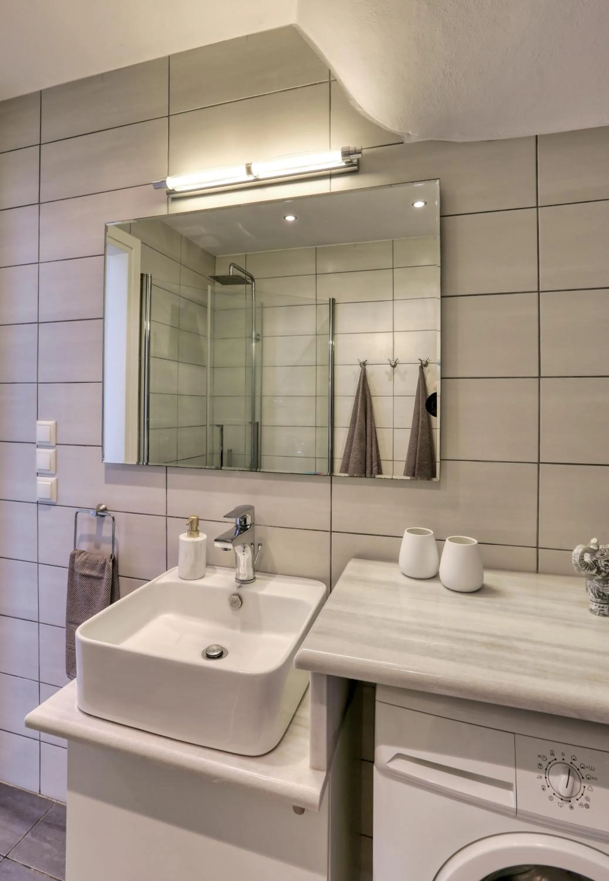 Helios Studios & Apartments