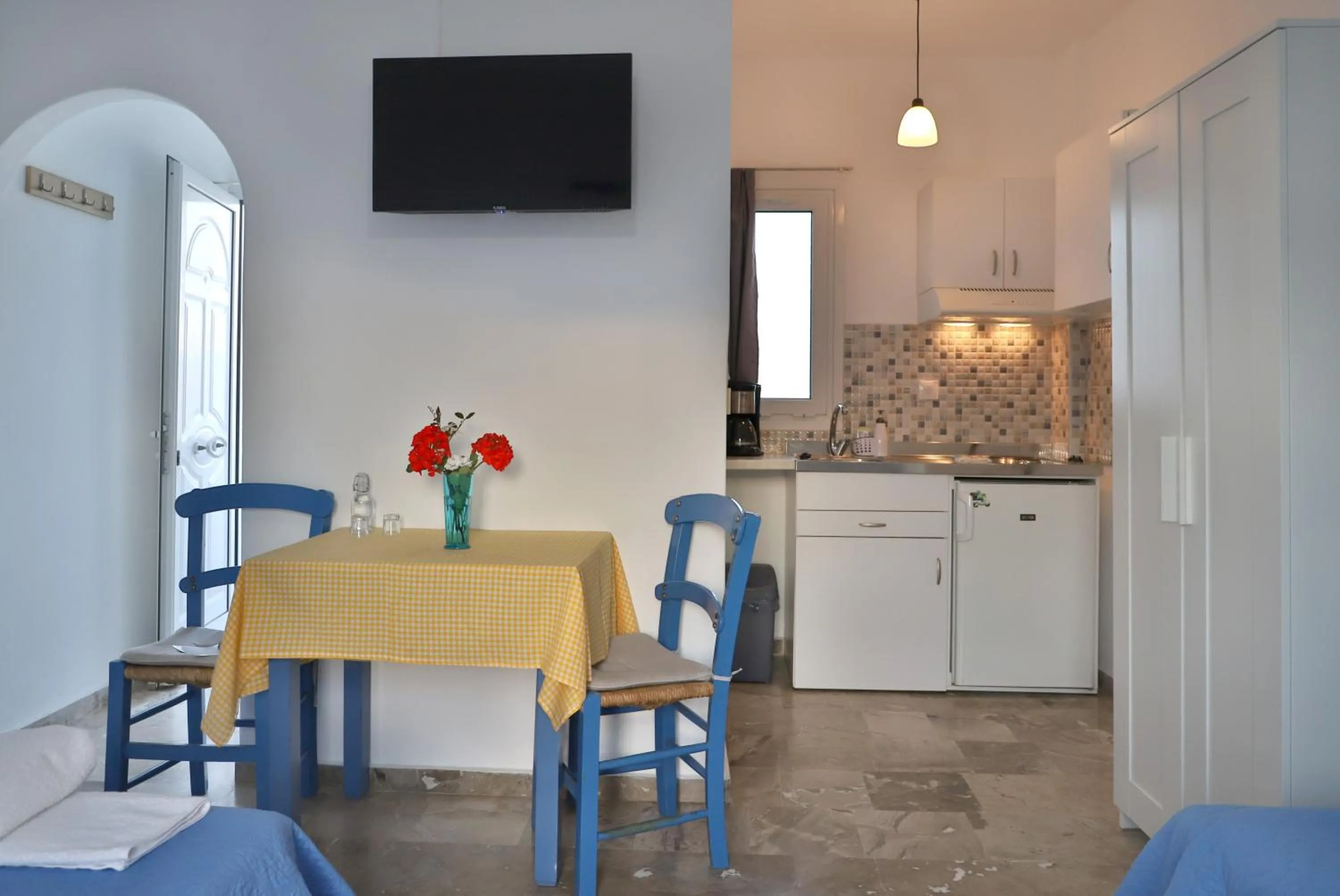 Helios Studios & Apartments