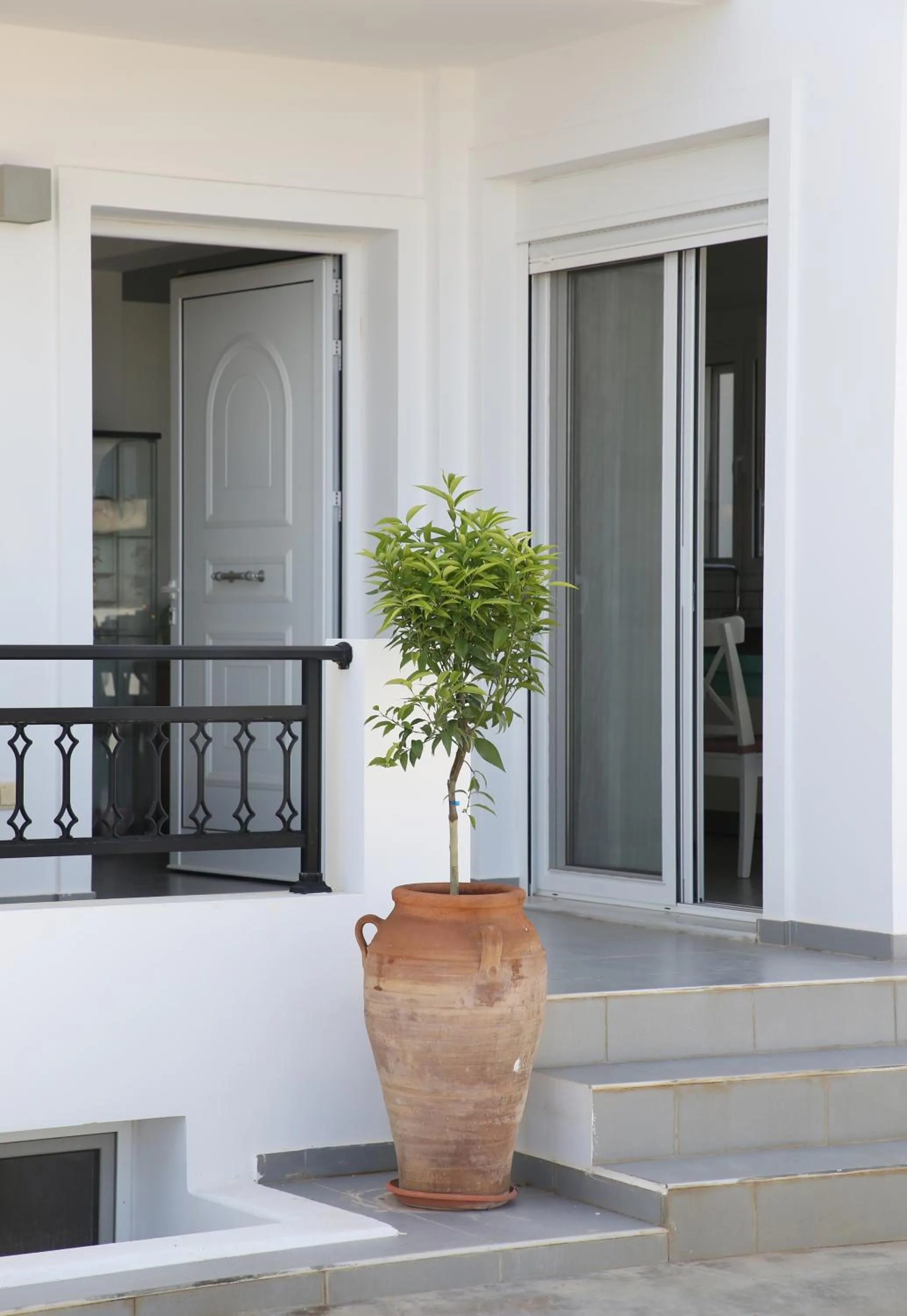 Helios Studios & Apartments