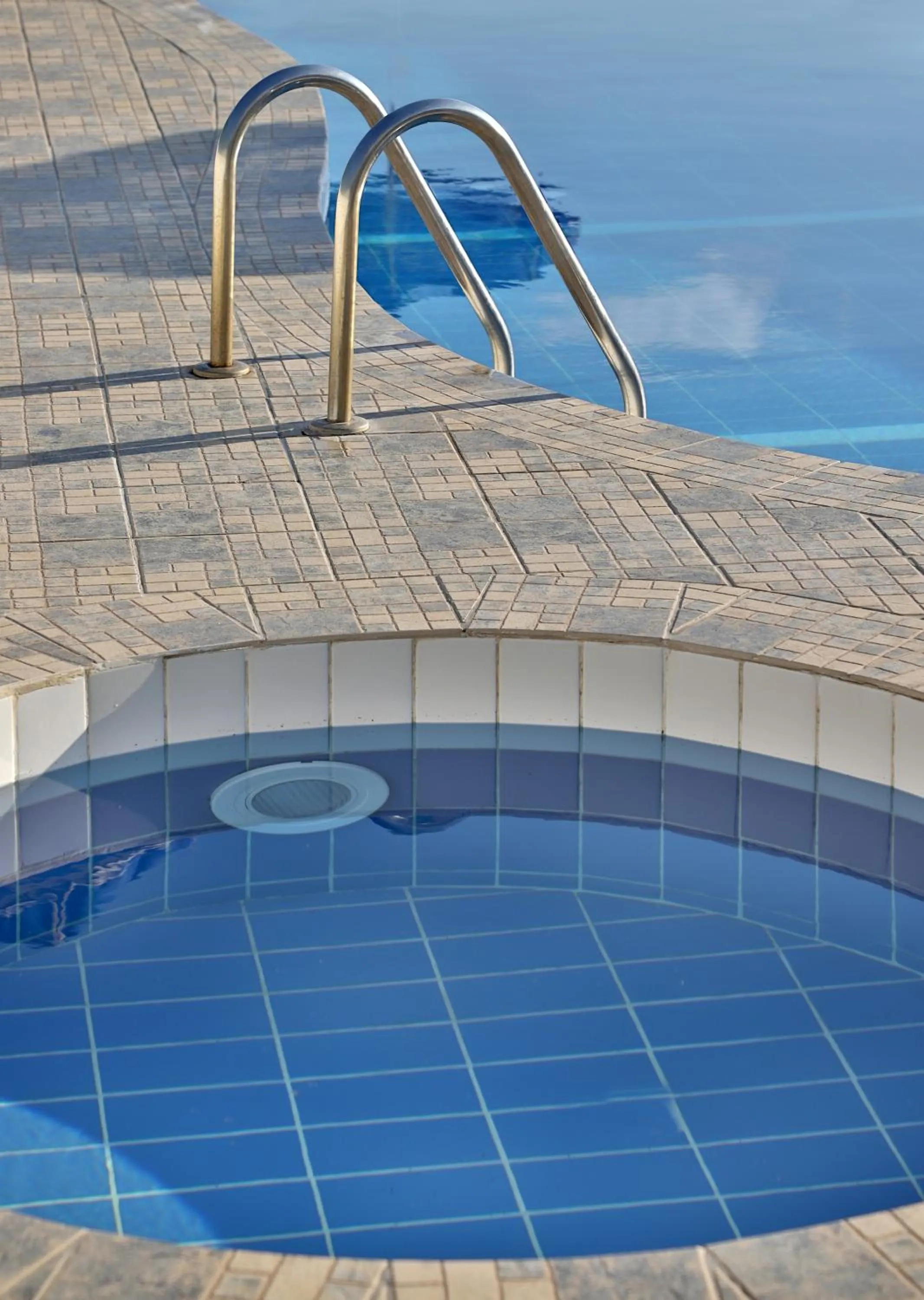 Helios Studios & Apartments