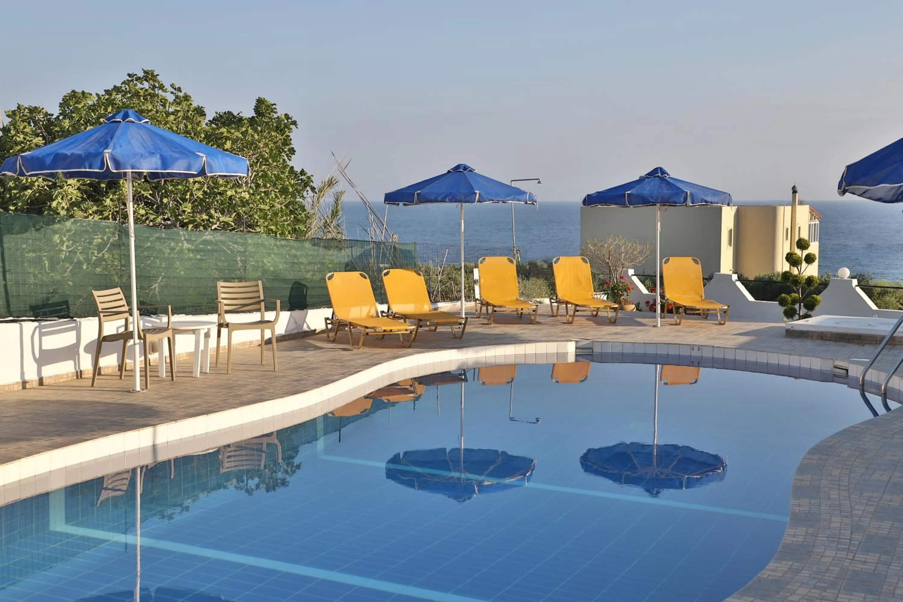 Helios Studios & Apartments