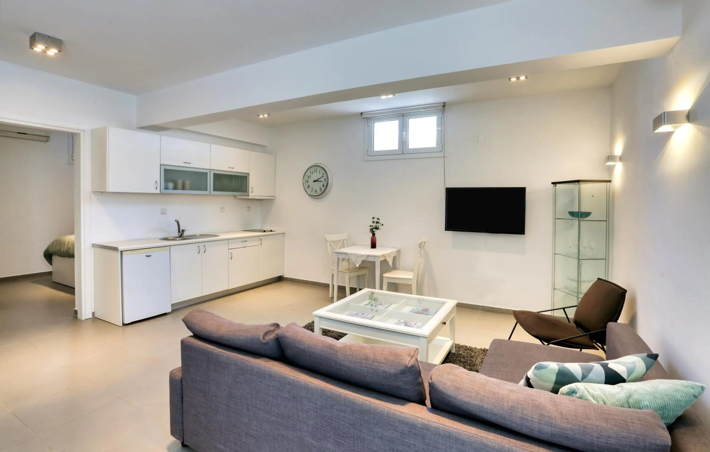 Helios Studios & Apartments