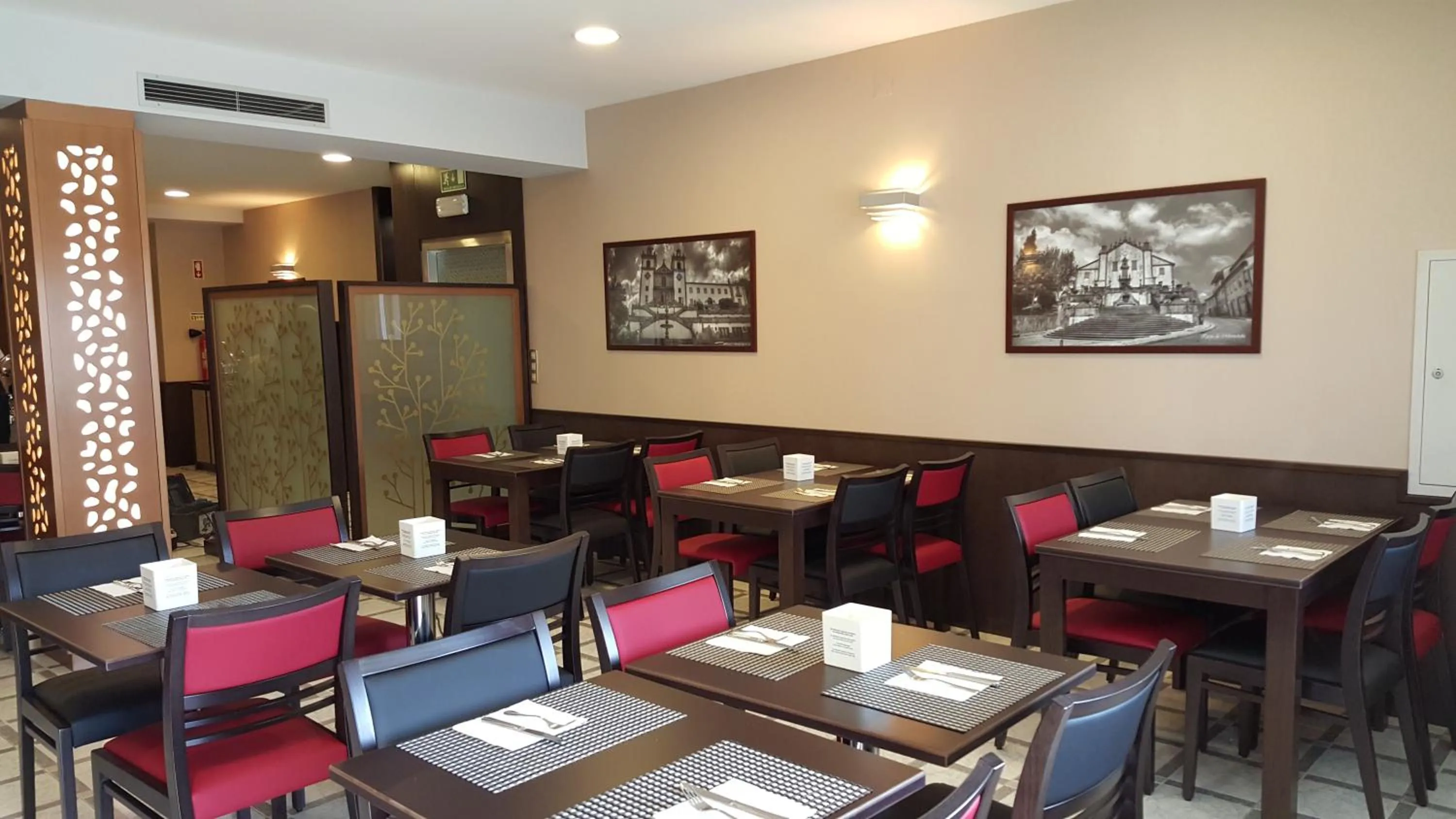 Restaurant/places to eat in Hotel Feira Pedra Bela