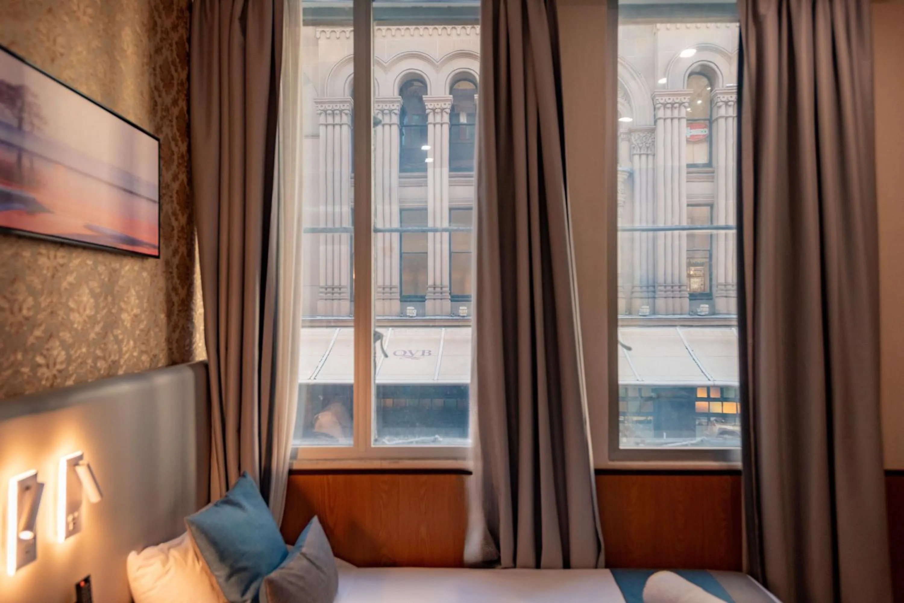 View (from property/room), Bed in YEHS Hotel Sydney QVB