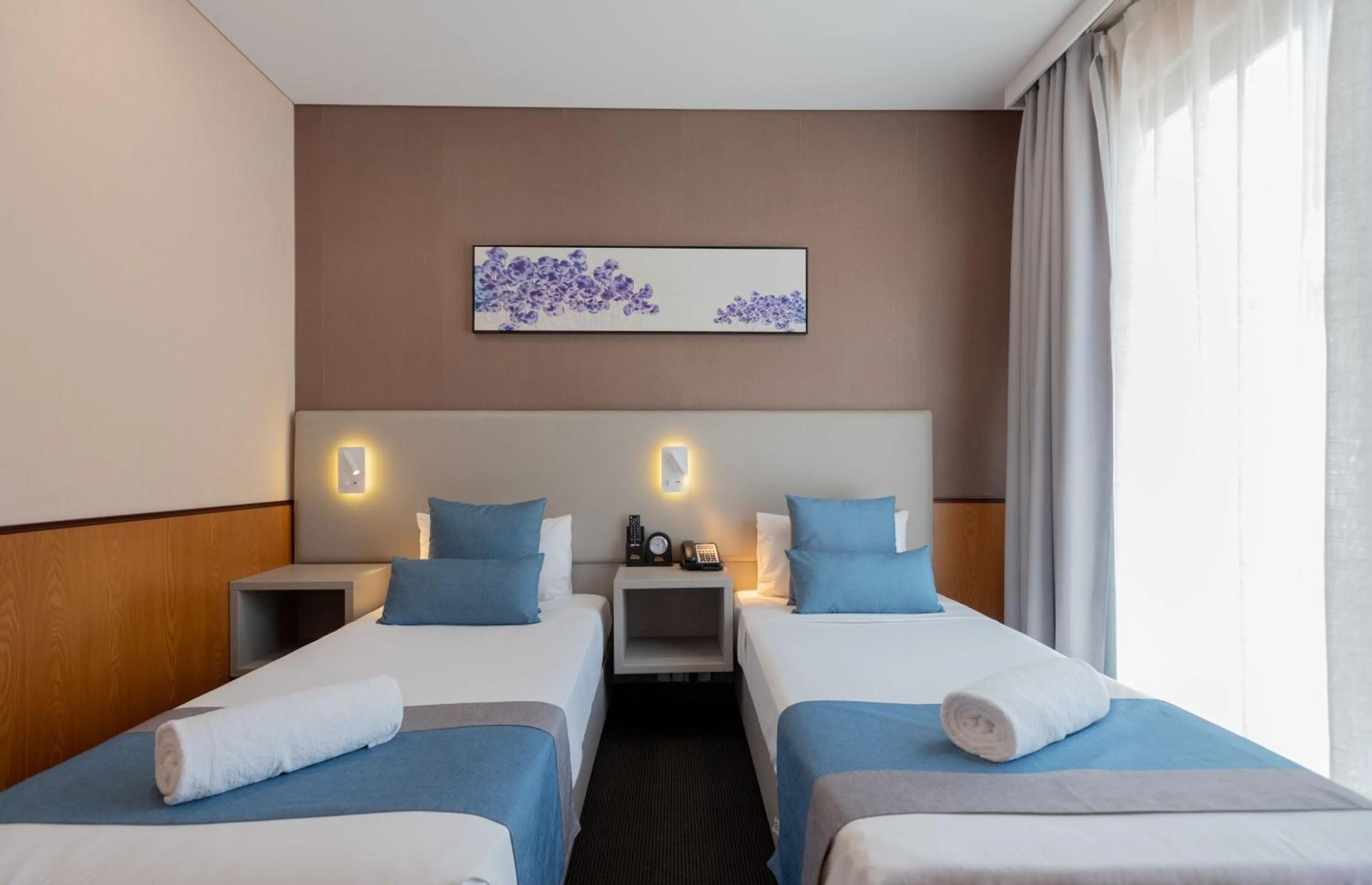 Bed in YEHS Hotel Sydney QVB