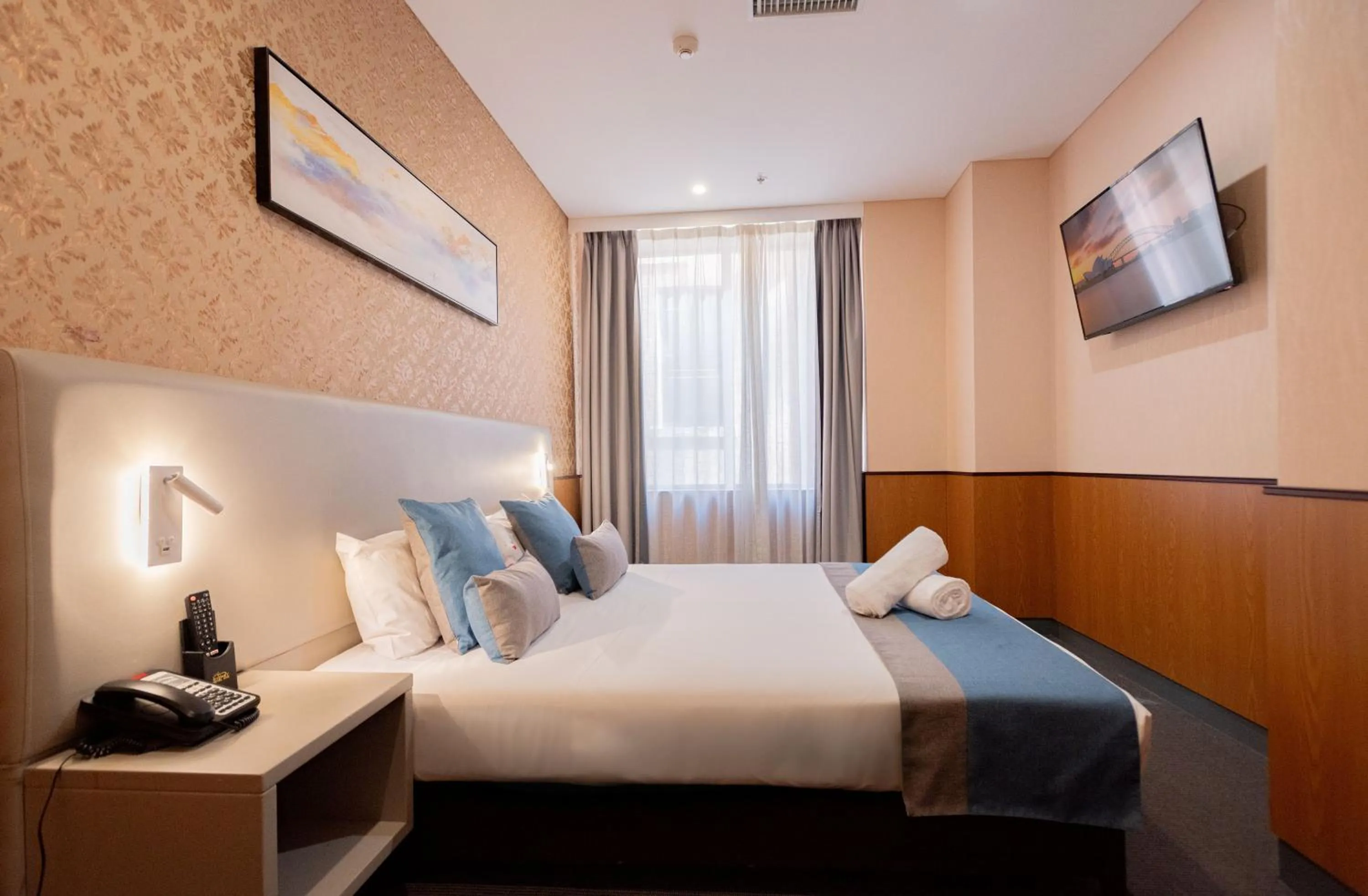 Bedroom, Bed in YEHS Hotel Sydney QVB