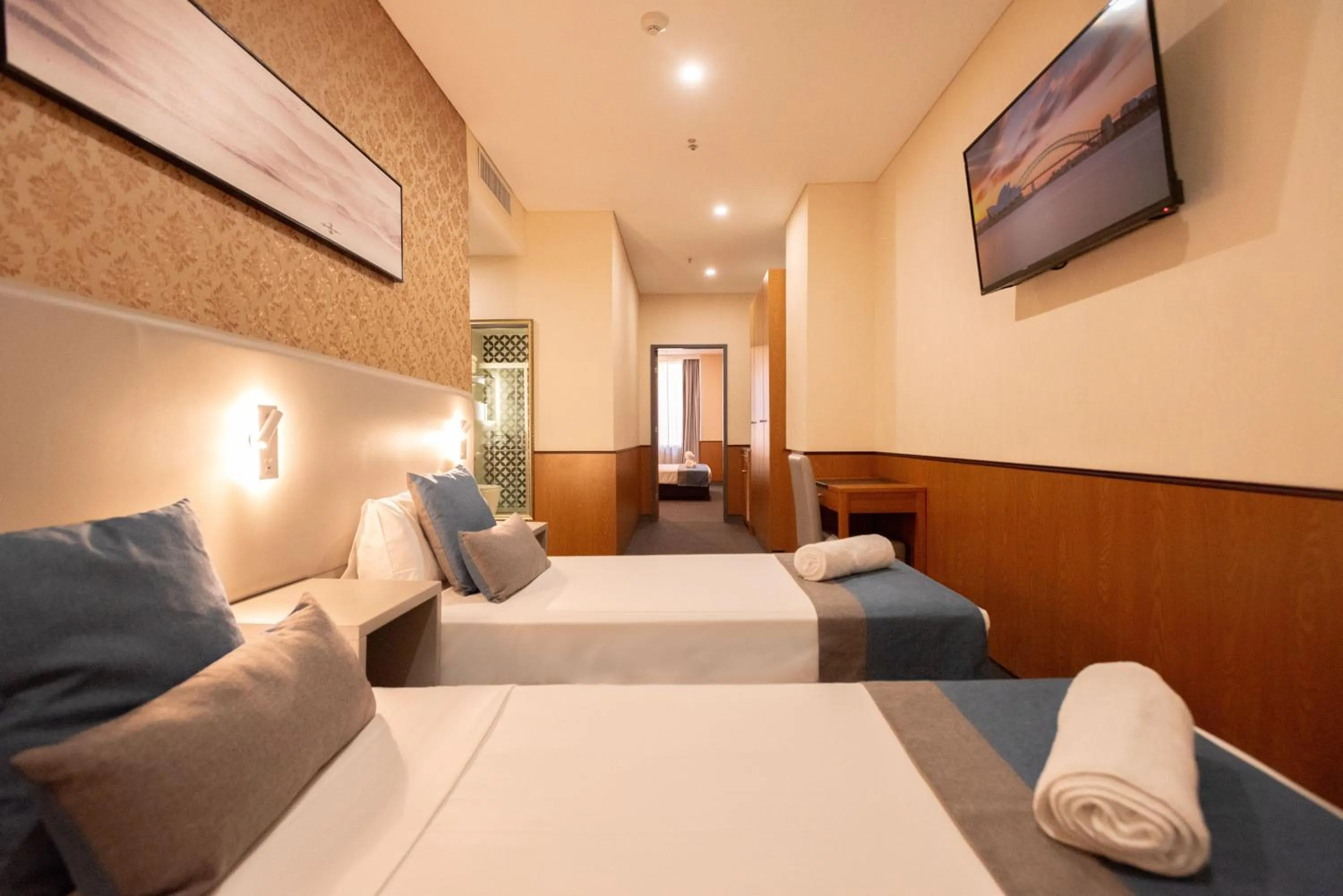 Bedroom, Bed in YEHS Hotel Sydney QVB