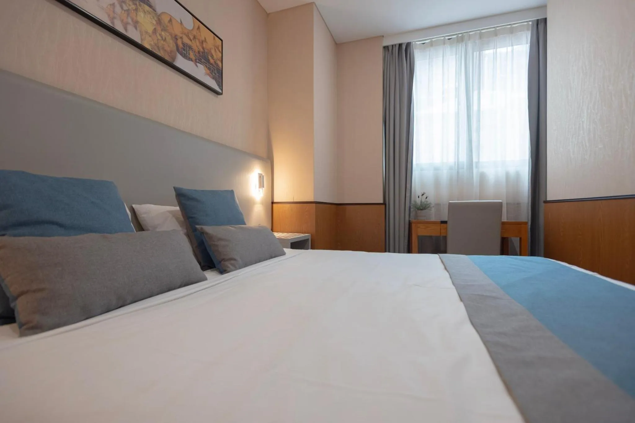 Bed in YEHS Hotel Sydney QVB