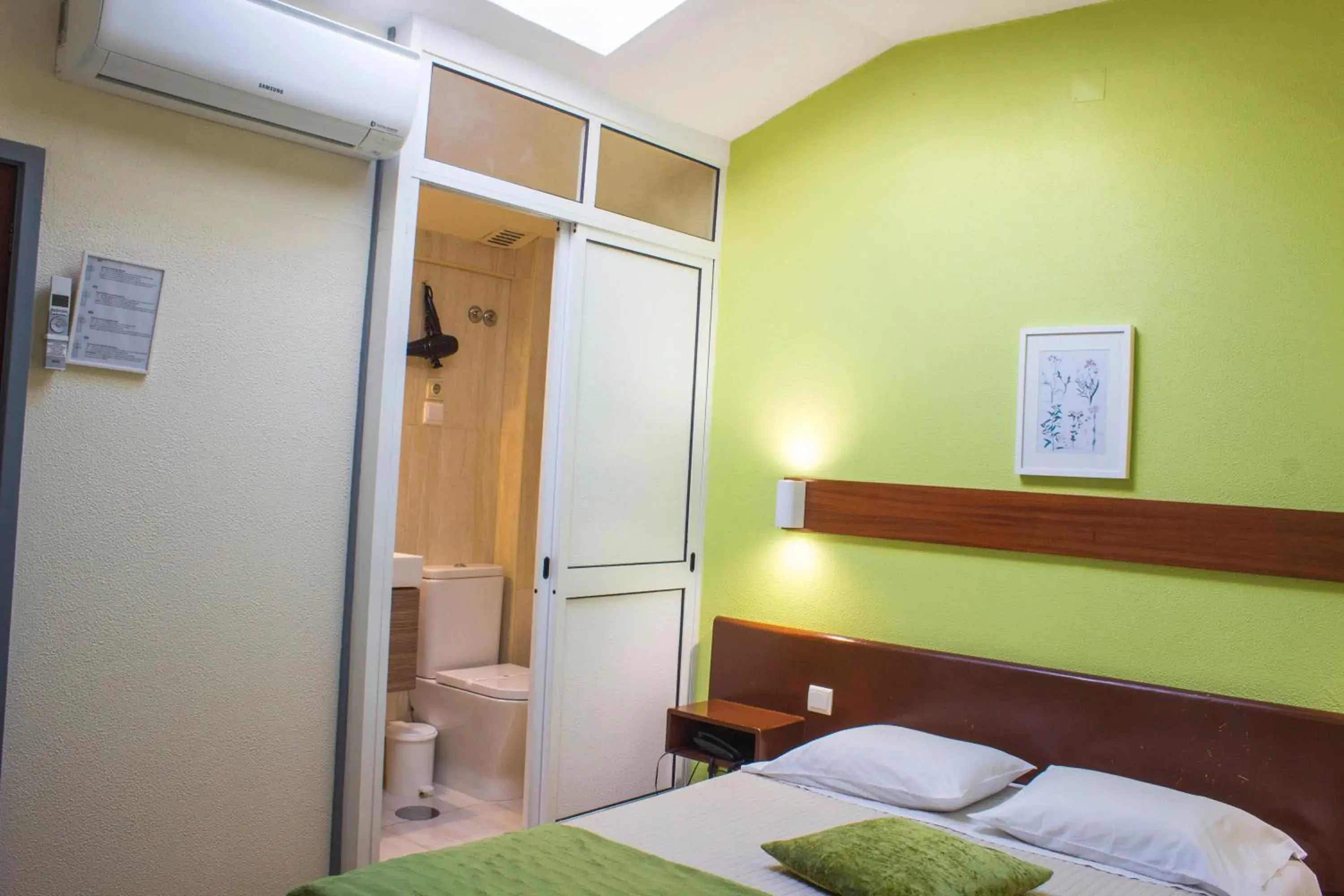 Bed in Hotel Estoril Porto Bed in Hotel Estoril Porto