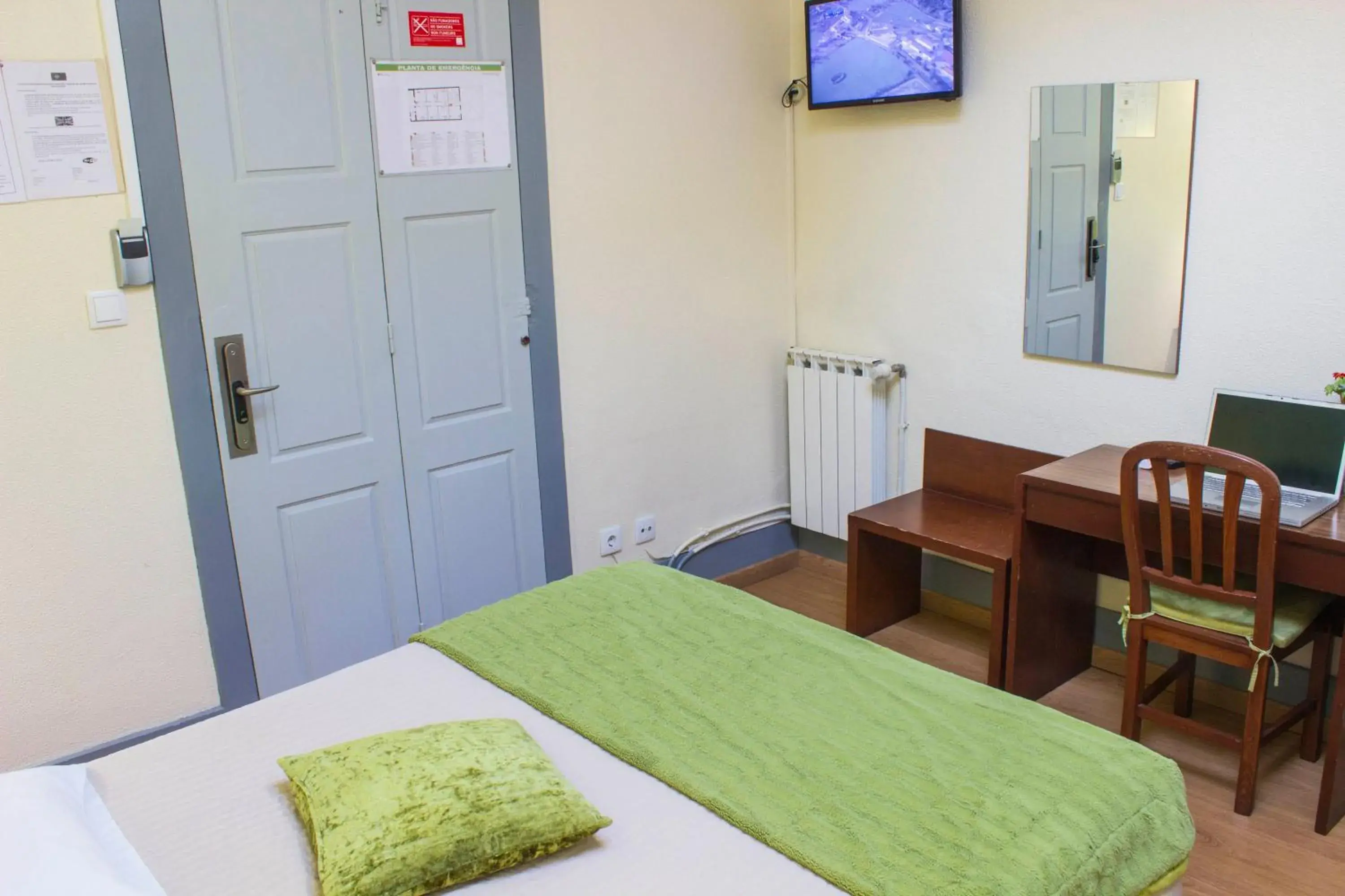 Bed in Hotel Estoril Porto Bed in Hotel Estoril Porto