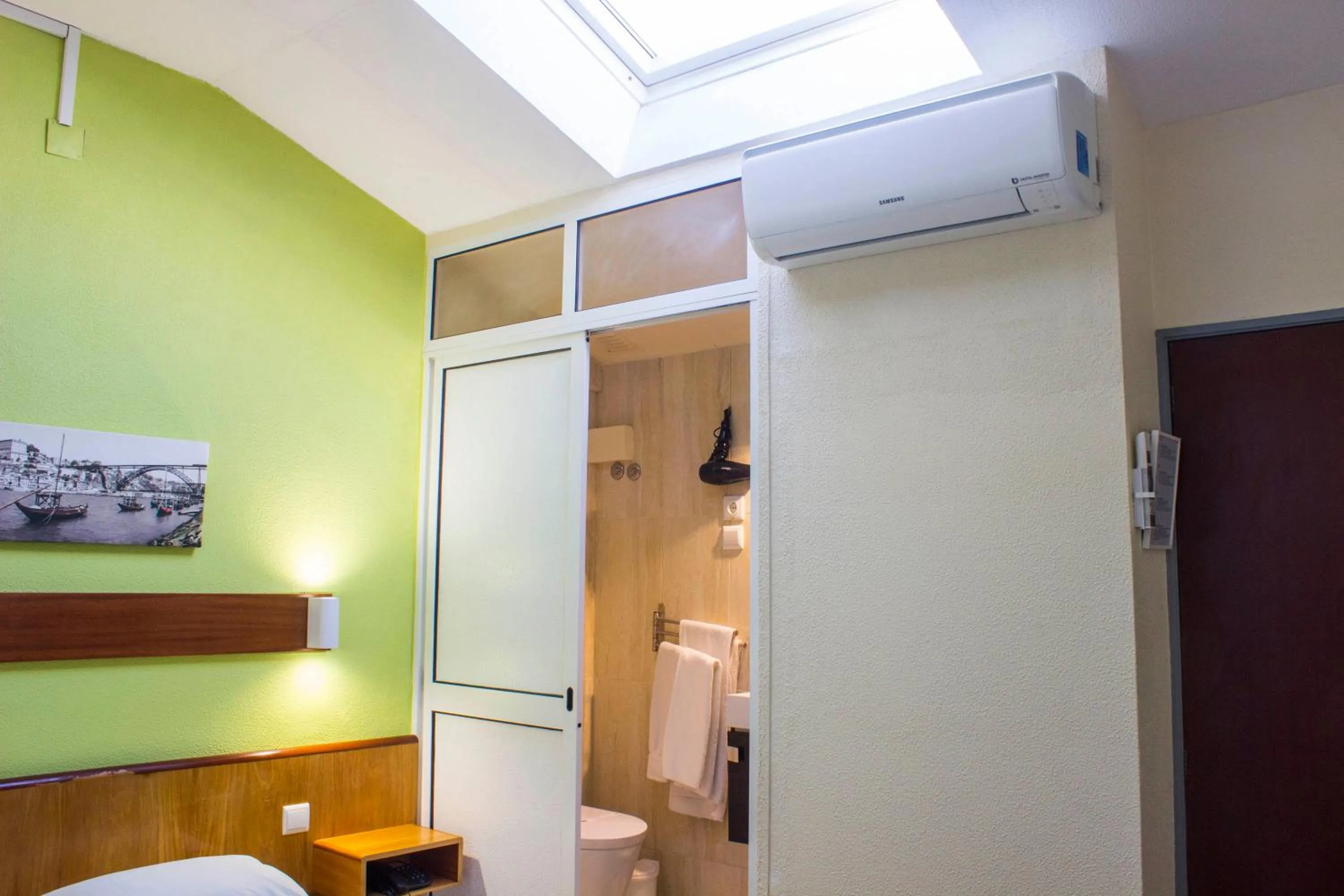 Bedroom in Hotel Estoril Porto