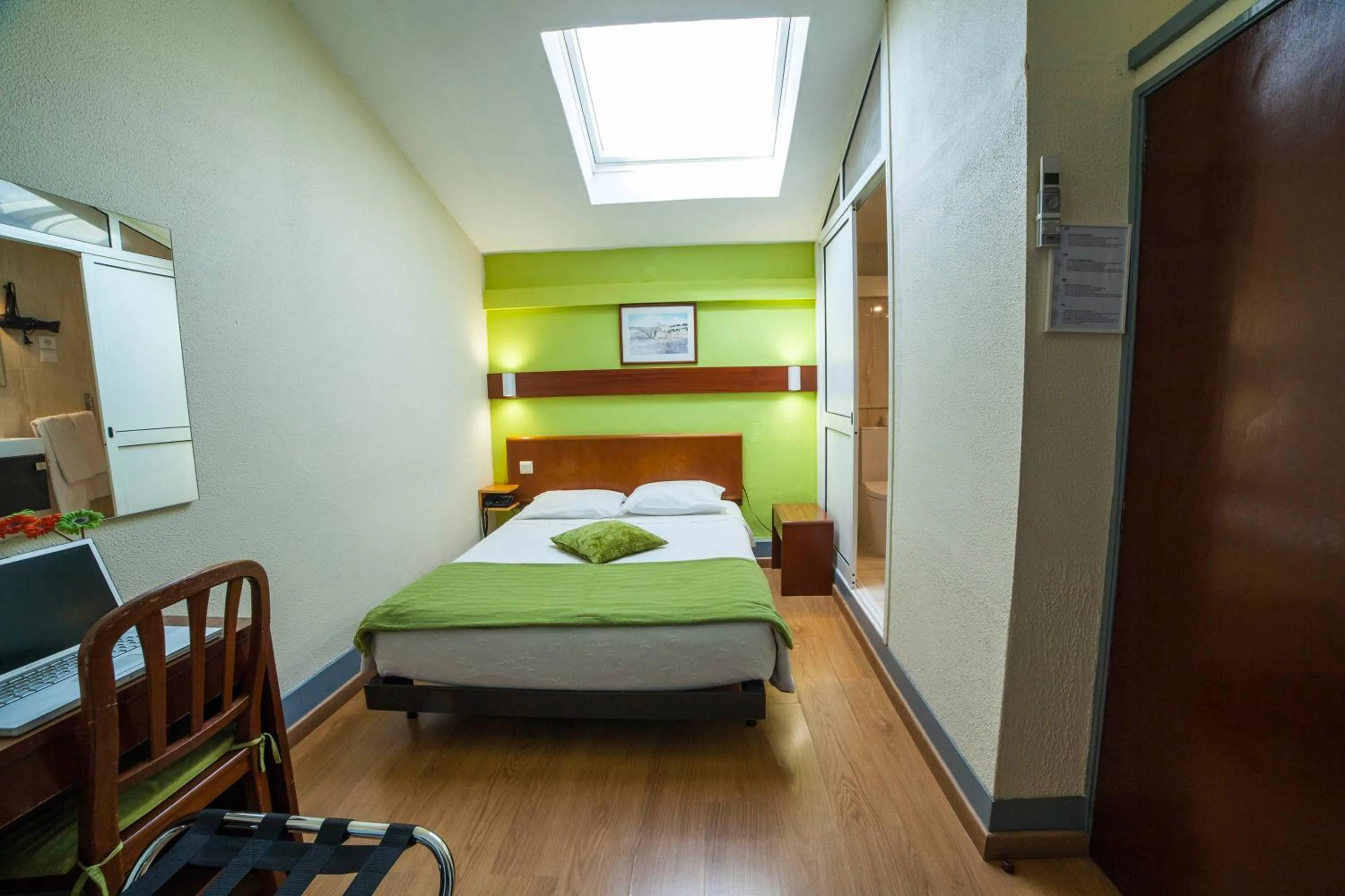 Bed in Hotel Estoril Porto