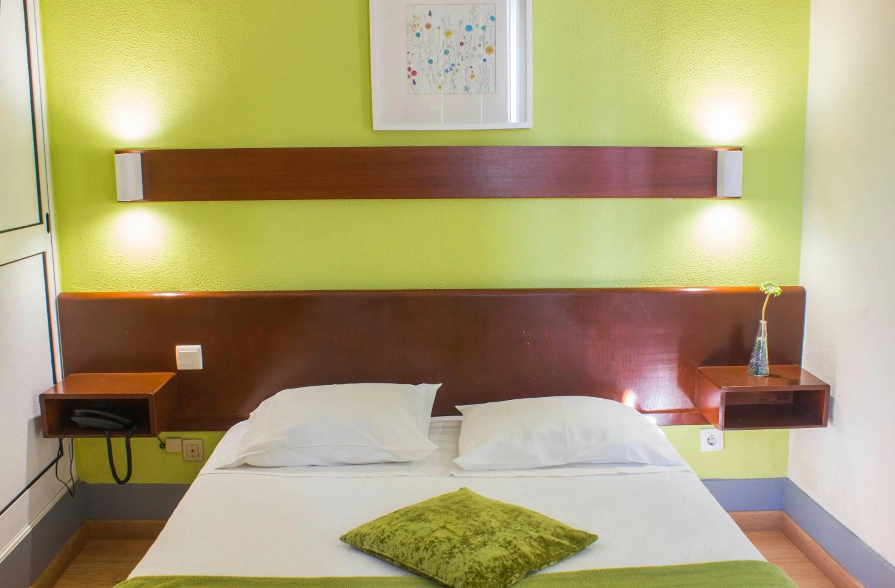 Bed in Hotel Estoril Porto