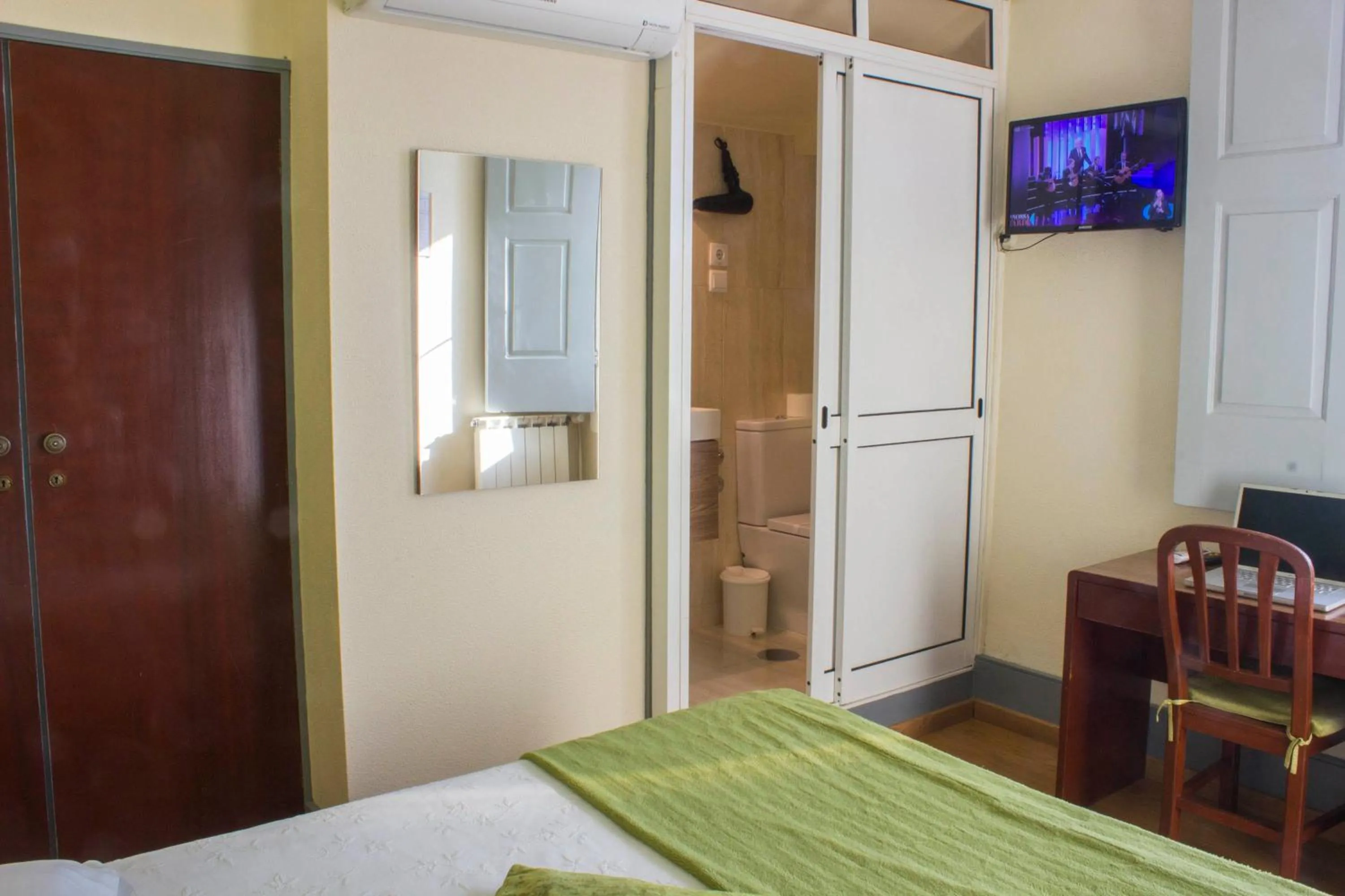 Bed in Hotel Estoril Porto