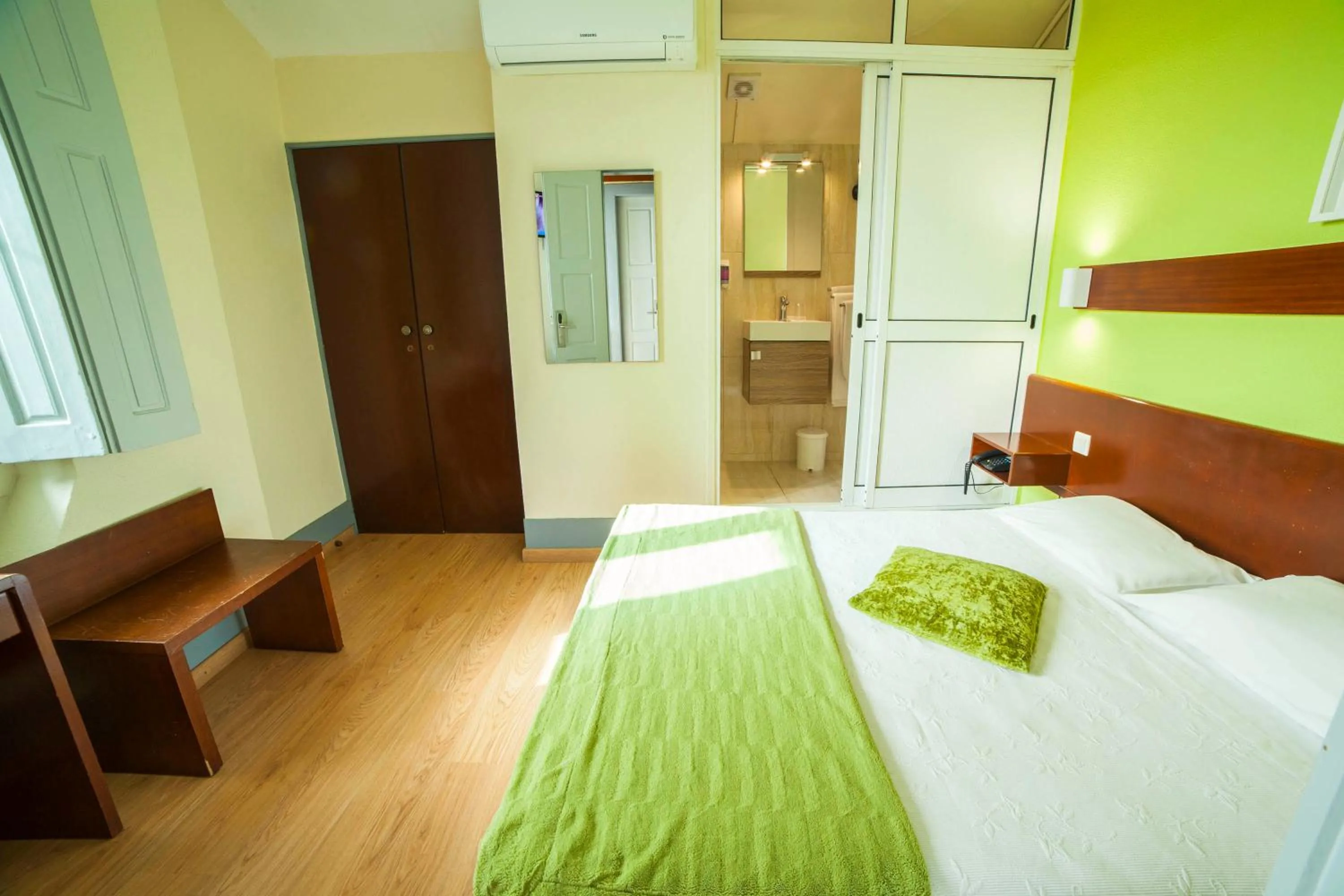 Bed in Hotel Estoril Porto