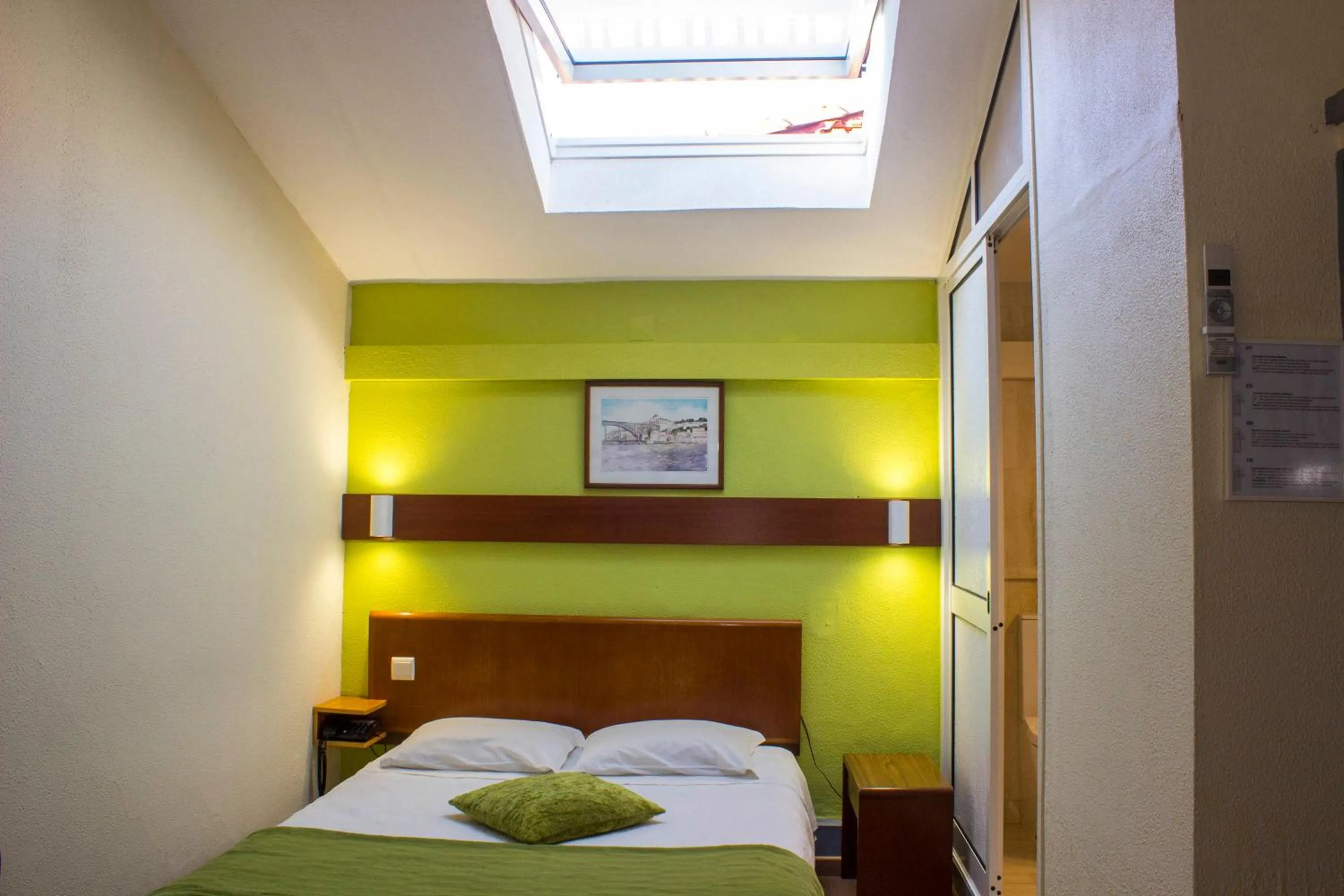 Bed in Hotel Estoril Porto