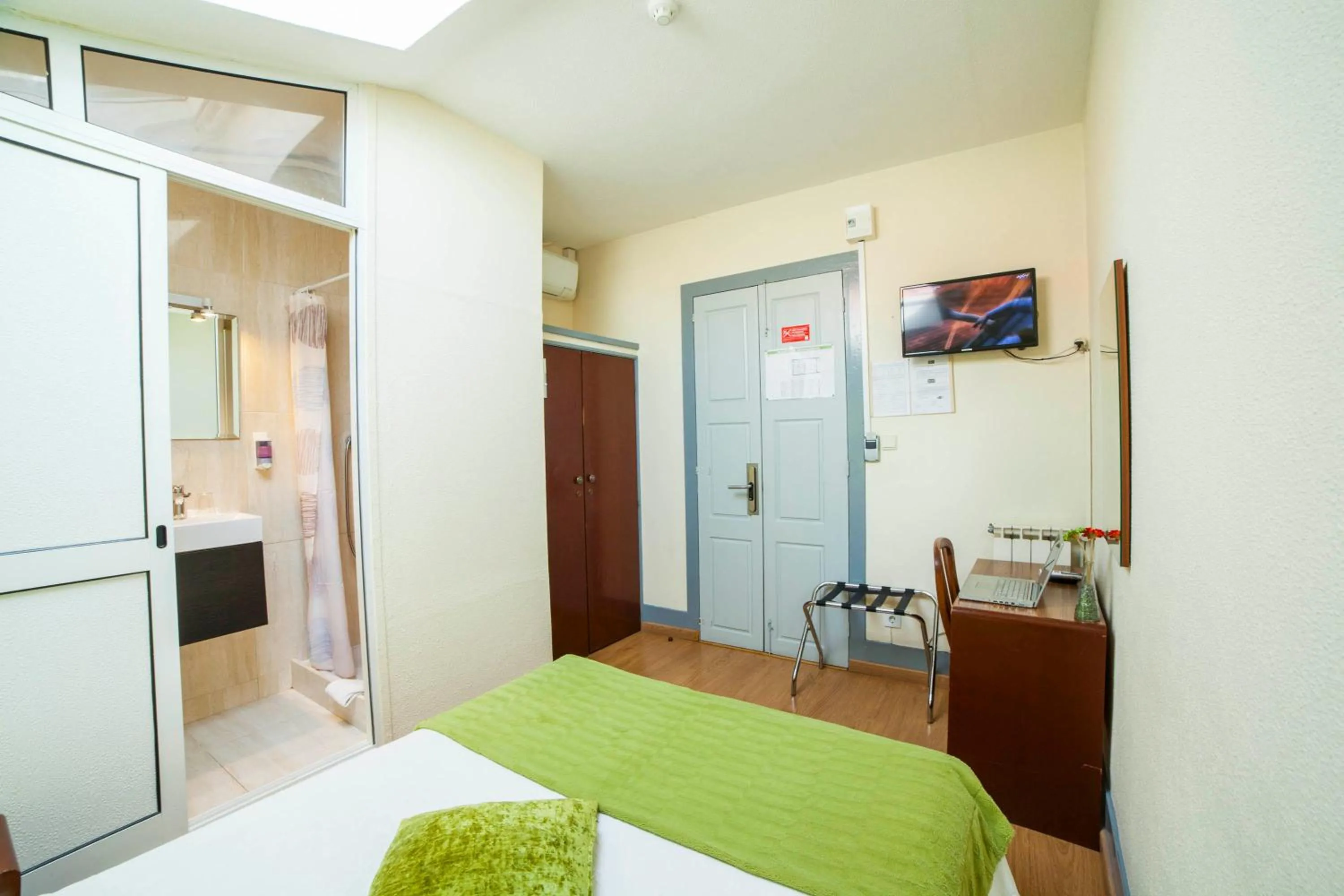 Bed in Hotel Estoril Porto