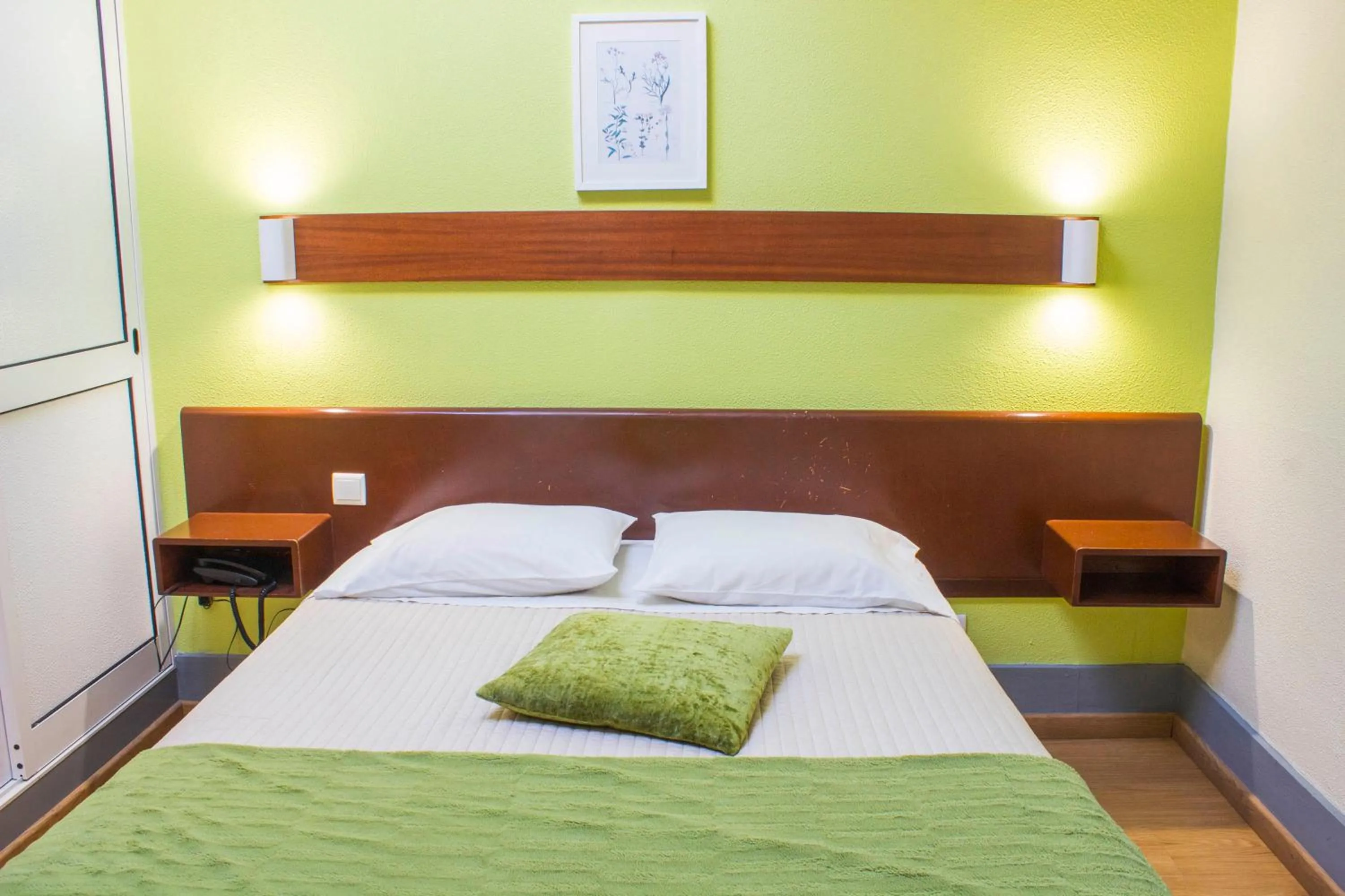 Bed in Hotel Estoril Porto