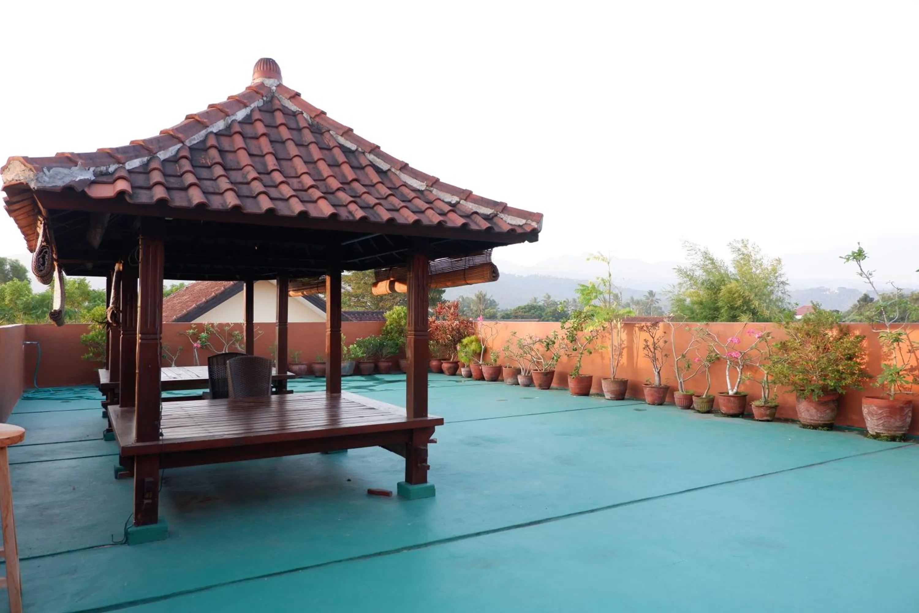 Seating area in Reddoorz at Bale Eja Syariah Senggigi