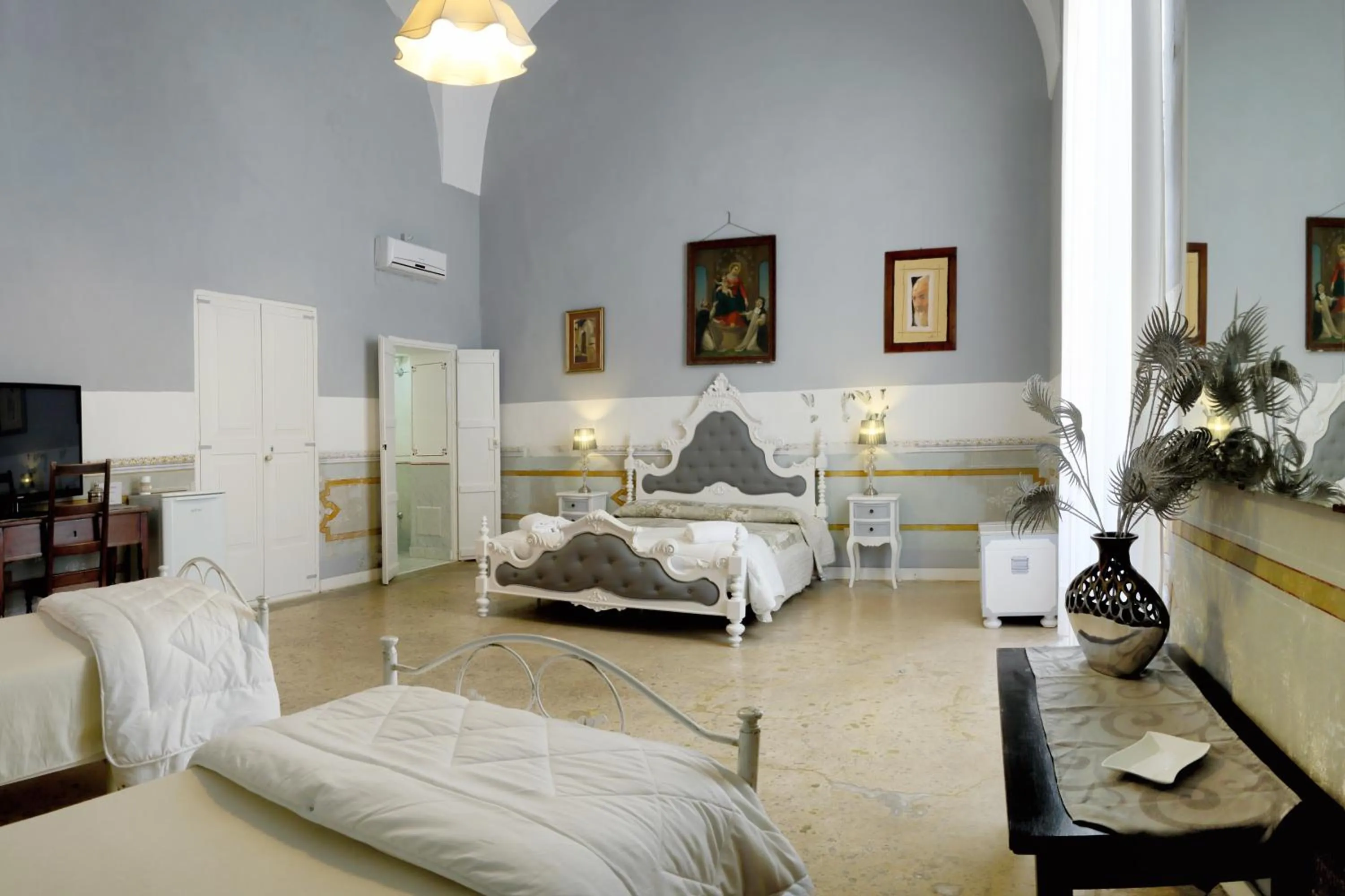 Bed in B&B Dimora Muzio and Restaurant