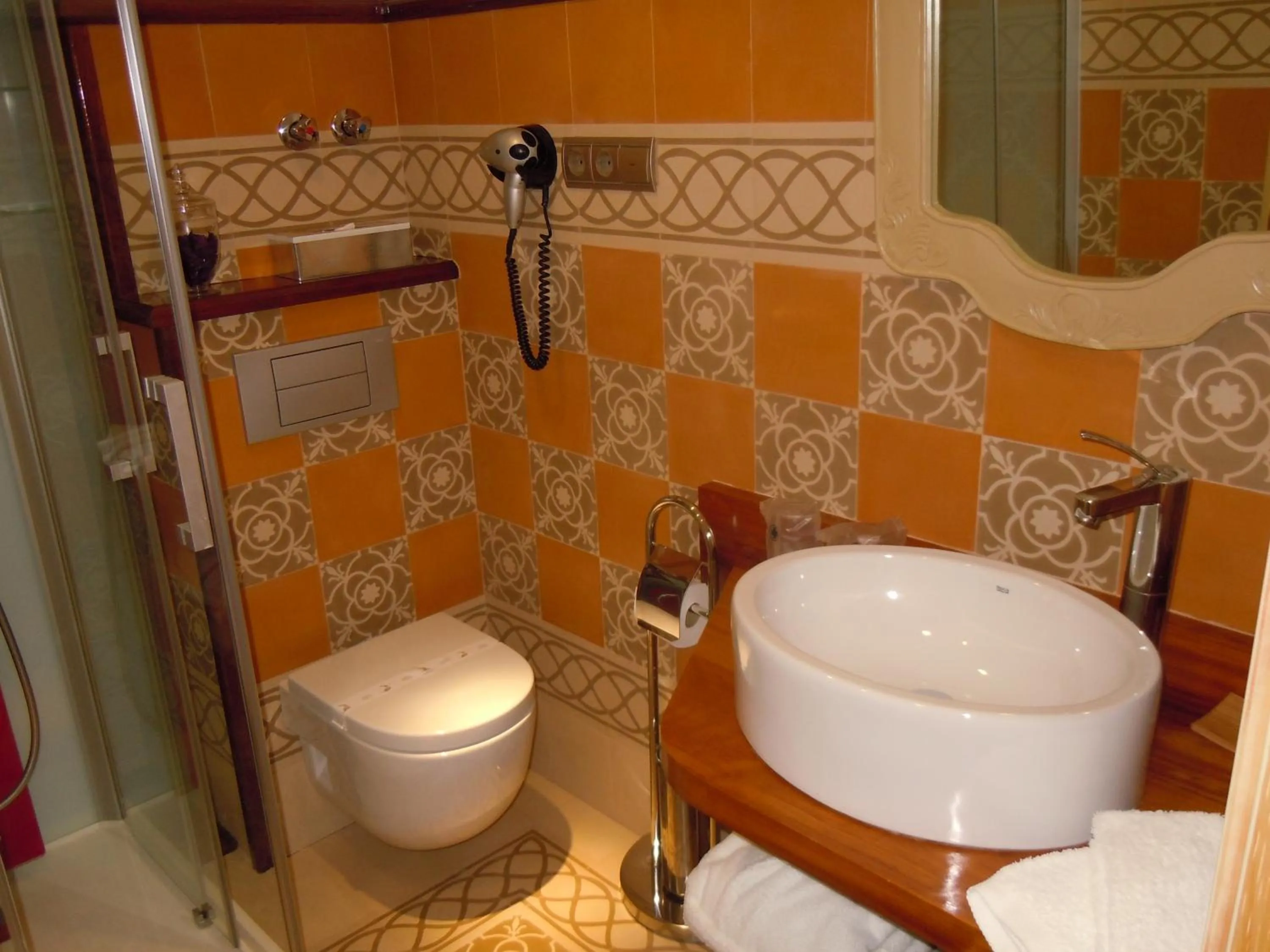 Bathroom in Posada La Torre de los Isla & Spa