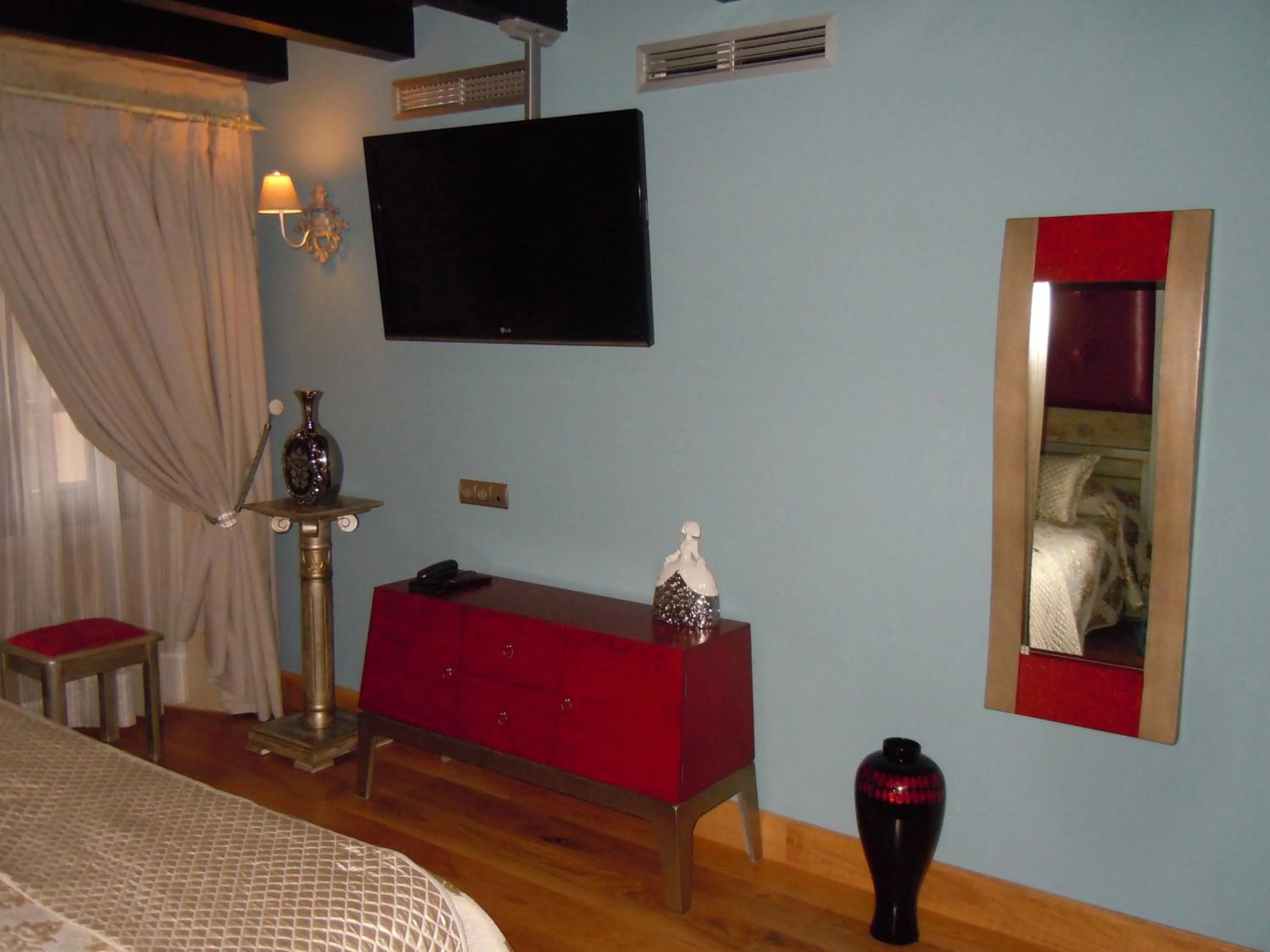 Decorative detail, Bed in Posada La Torre de los Isla & Spa